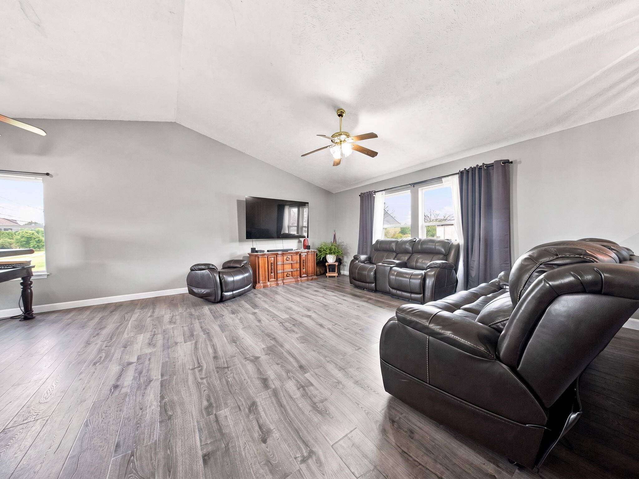 67 Broadview DR, Marshfield, MO 65706