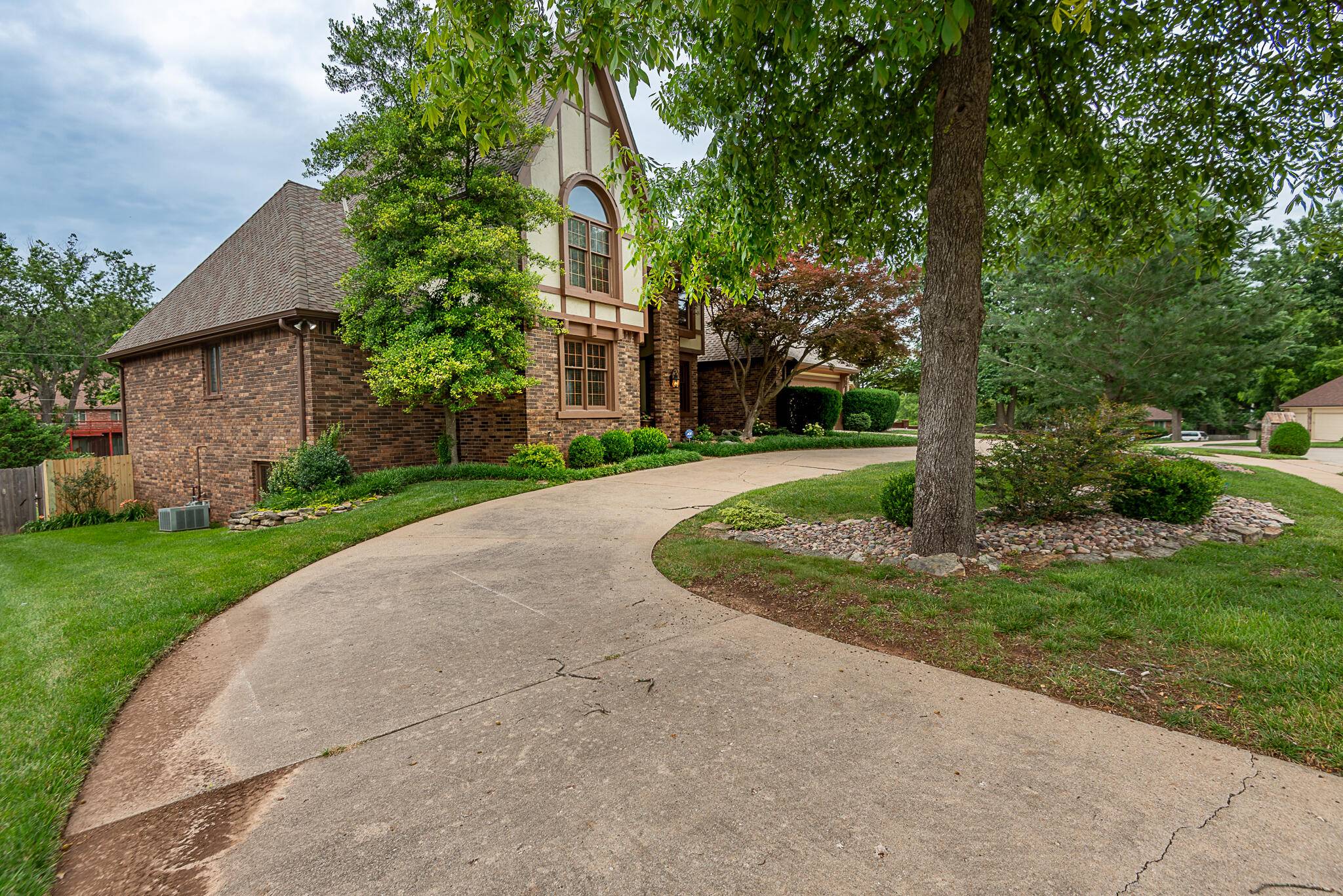 1921 E Nottingham ST, Springfield, MO 65804
