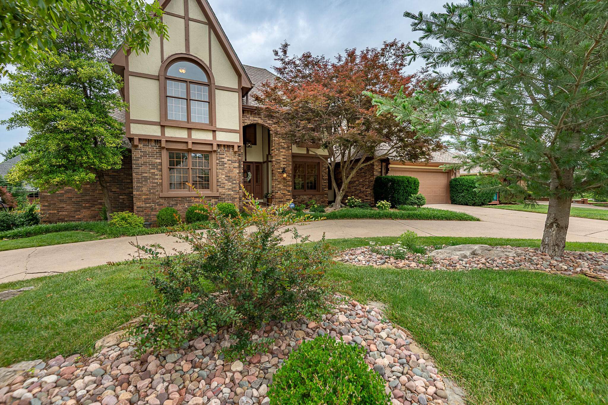 1921 E Nottingham ST, Springfield, MO 65804