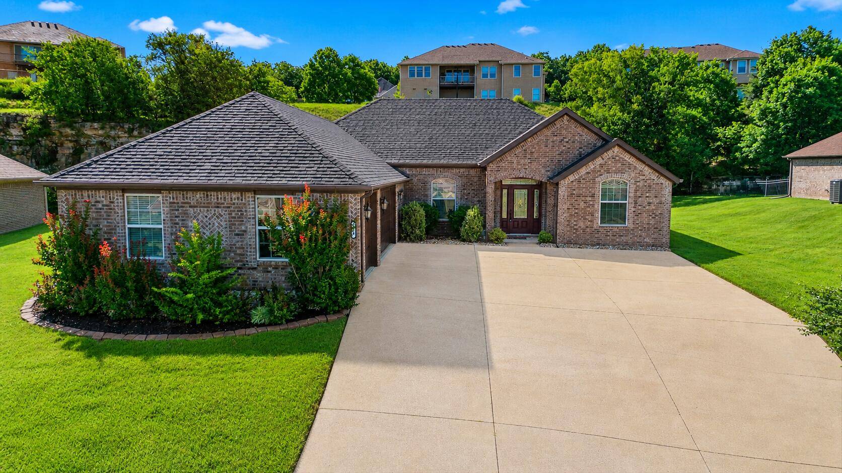 138 Stoney Pointe DR, Hollister, MO 65672