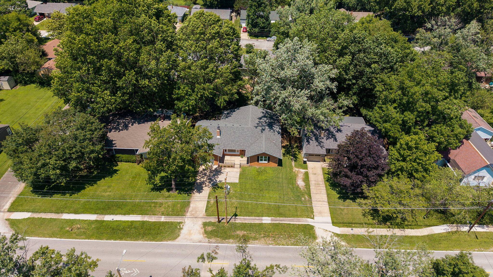 1309 E Bennett ST, Springfield, MO 65804