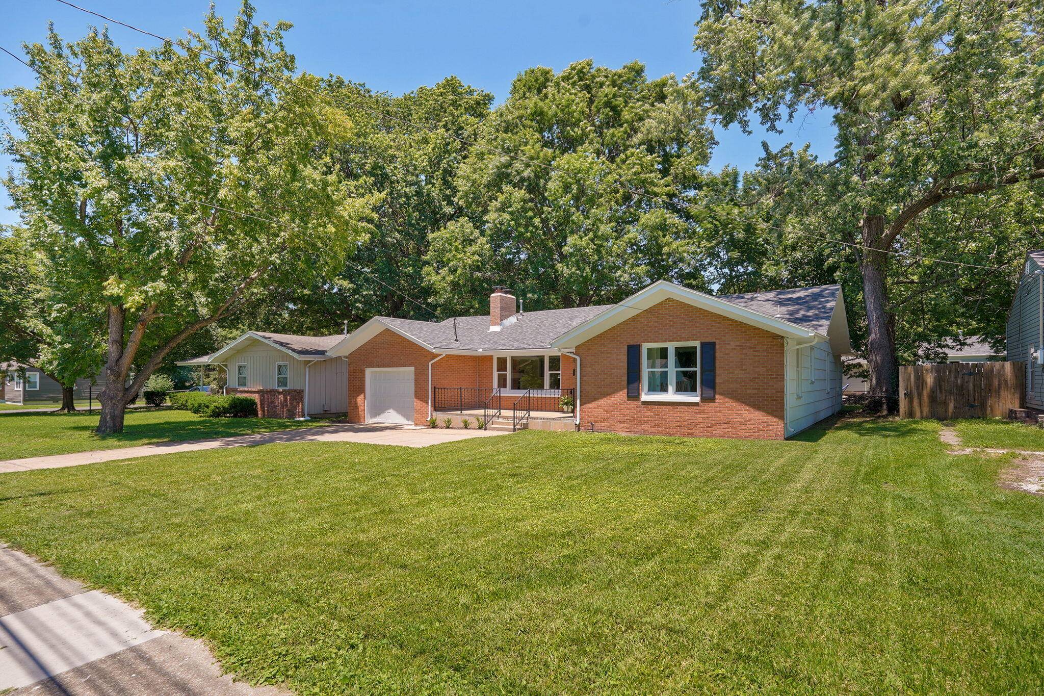 1309 E Bennett ST, Springfield, MO 65804