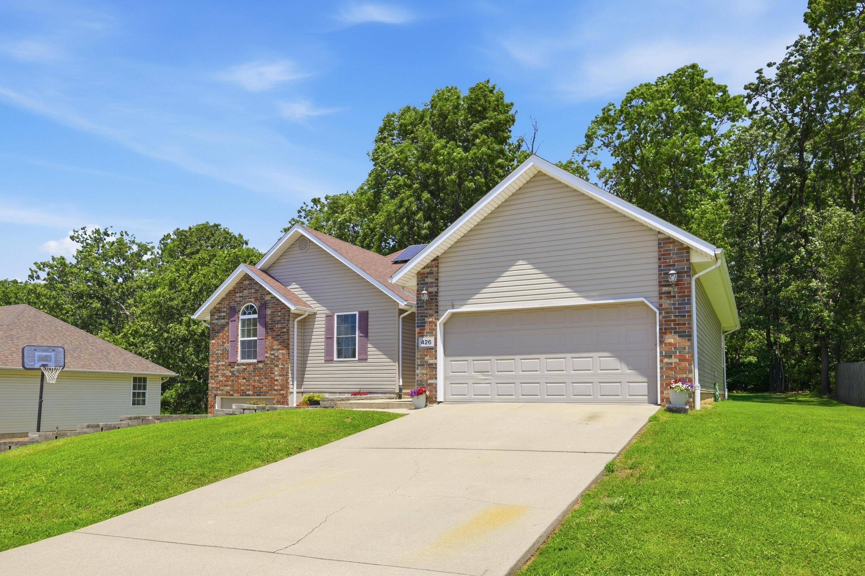 426 Ravenwood Circle CIR, Neosho, MO 64850