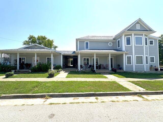 220 W Chestnut ST, Houston, MO 65483