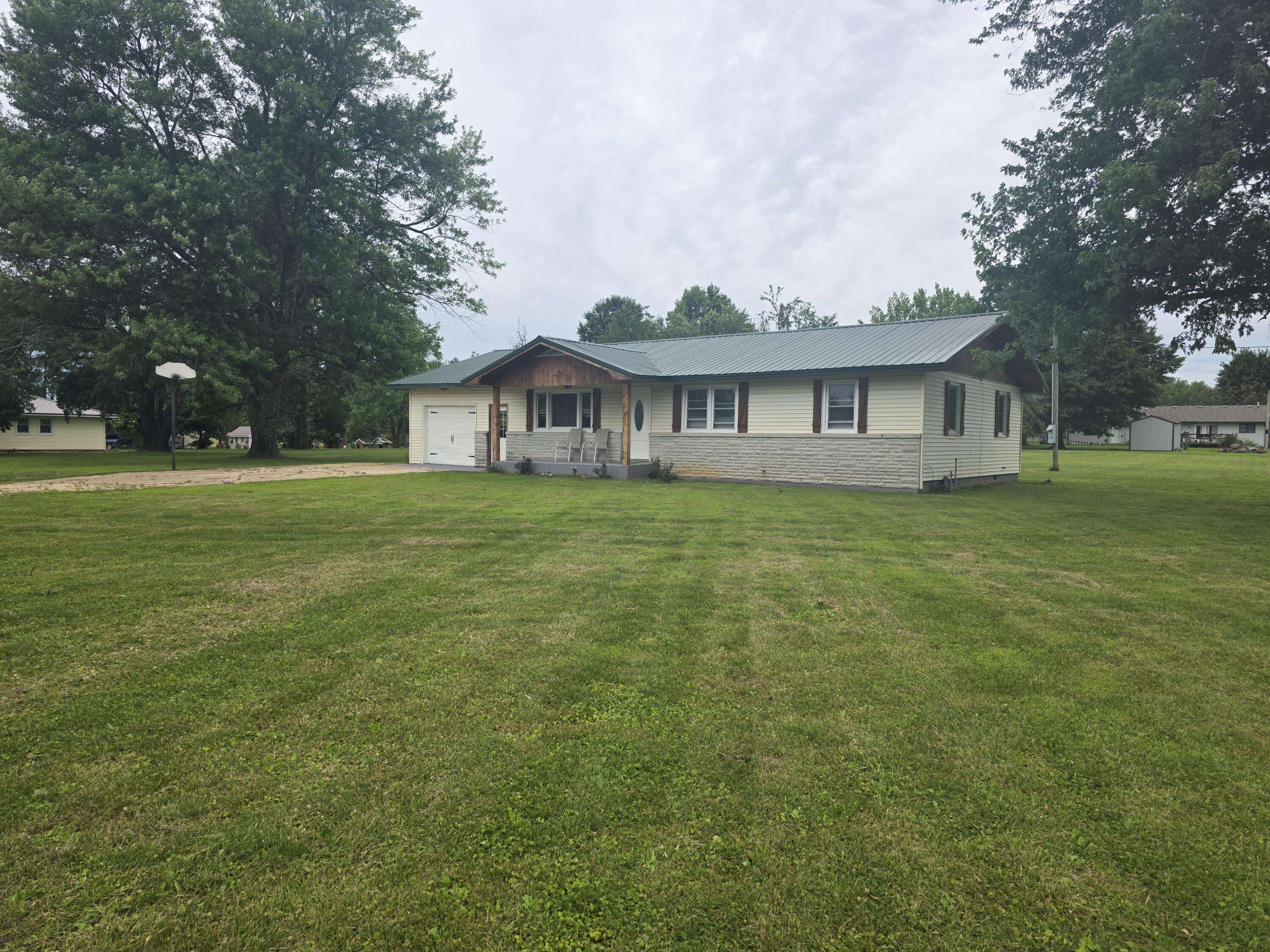1005 W Clouse ST, Mountain Grove, MO 65711