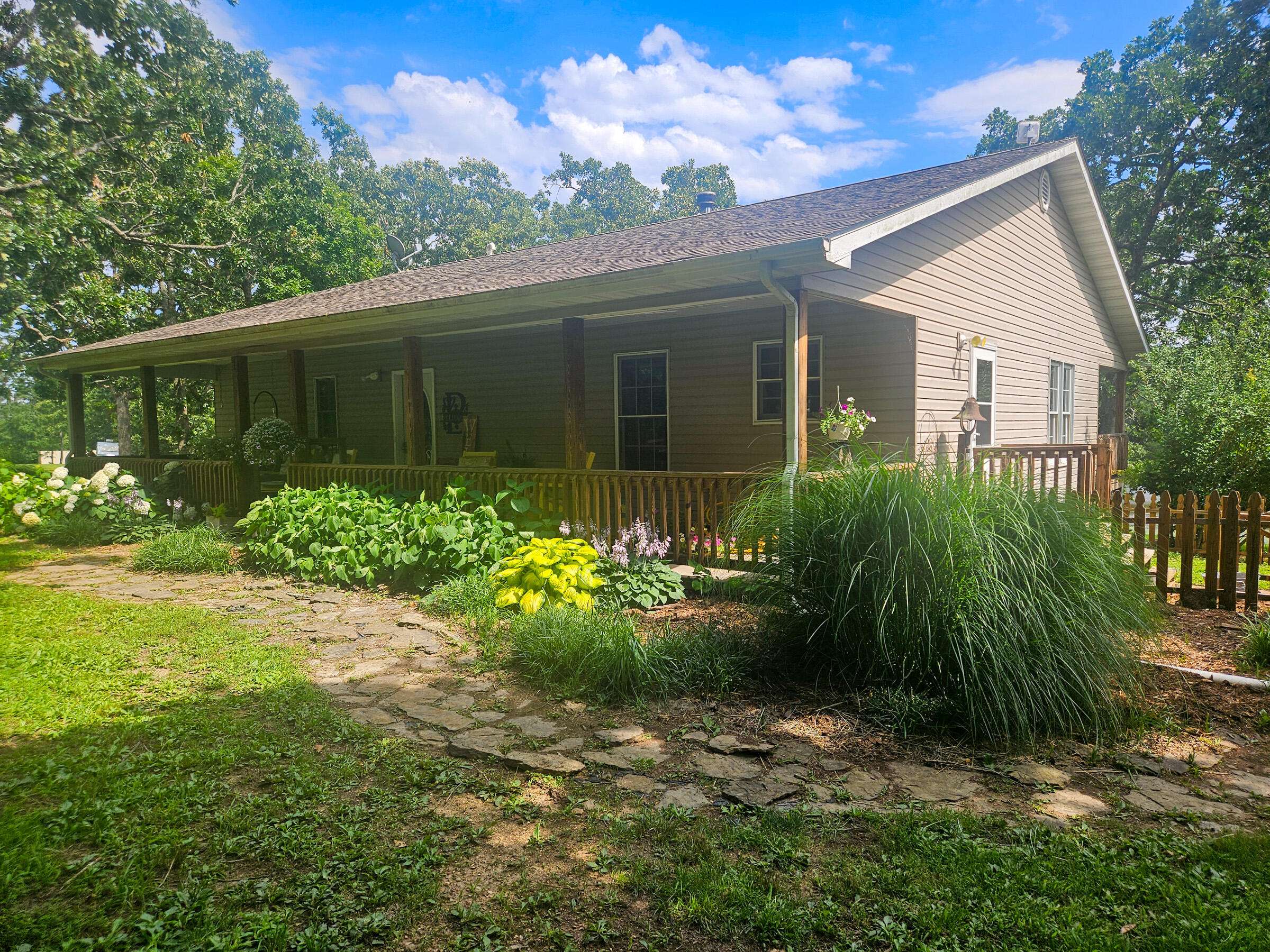5554 County Road 3380, Willow Springs, MO 65793