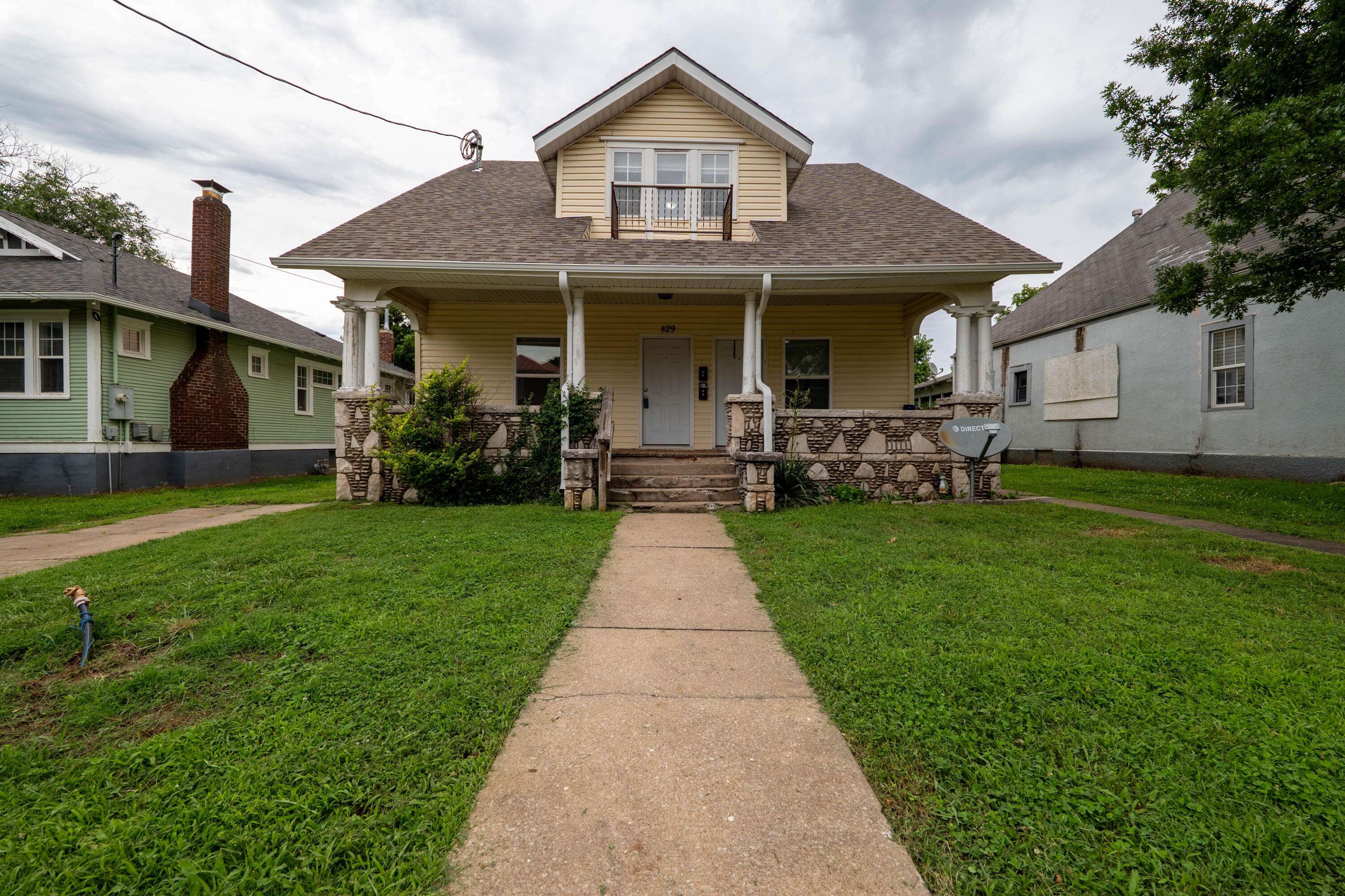 829 W Pershing ST, Springfield, MO 65806