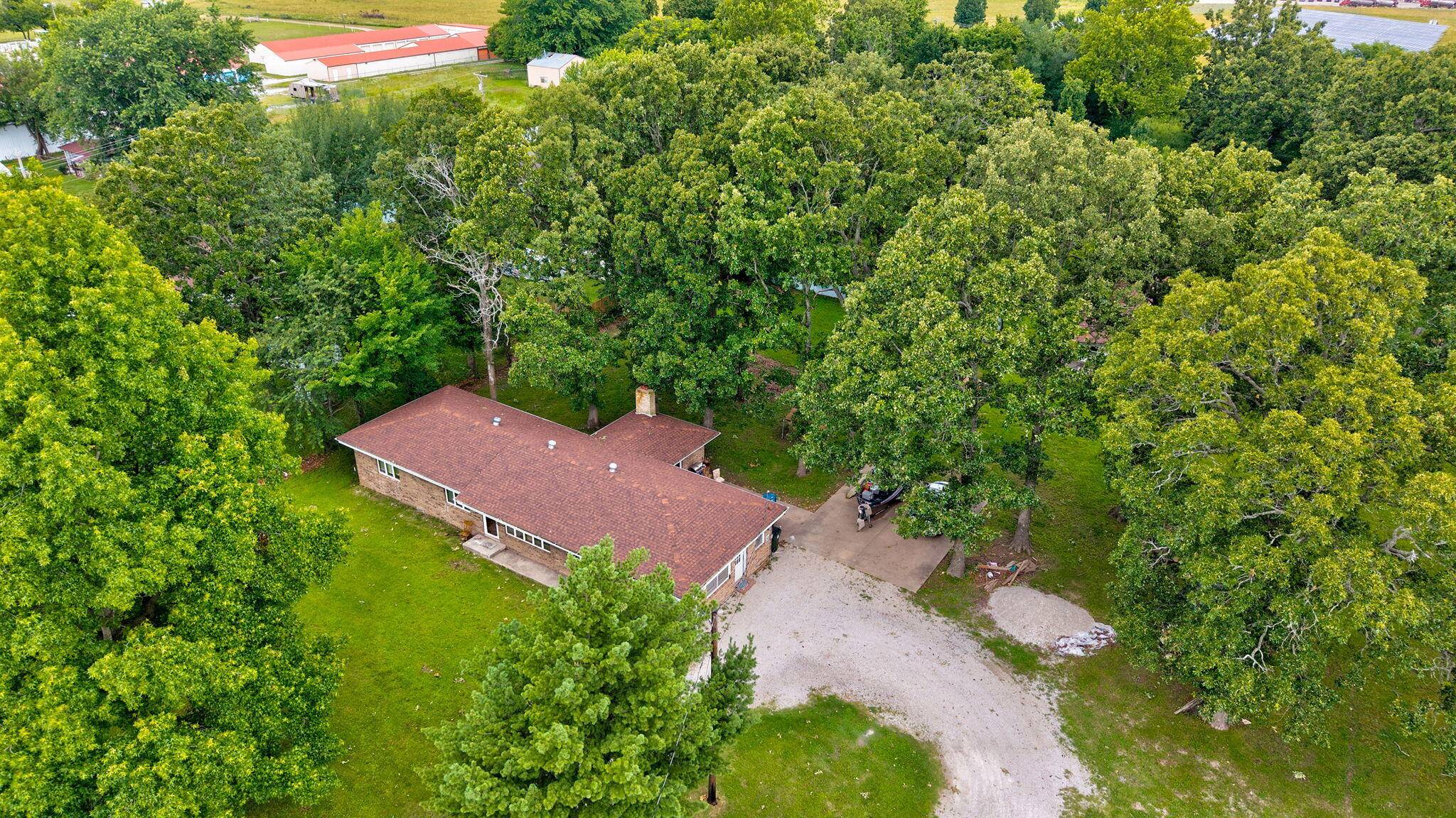 1315 E Church ST, Aurora, MO 65605