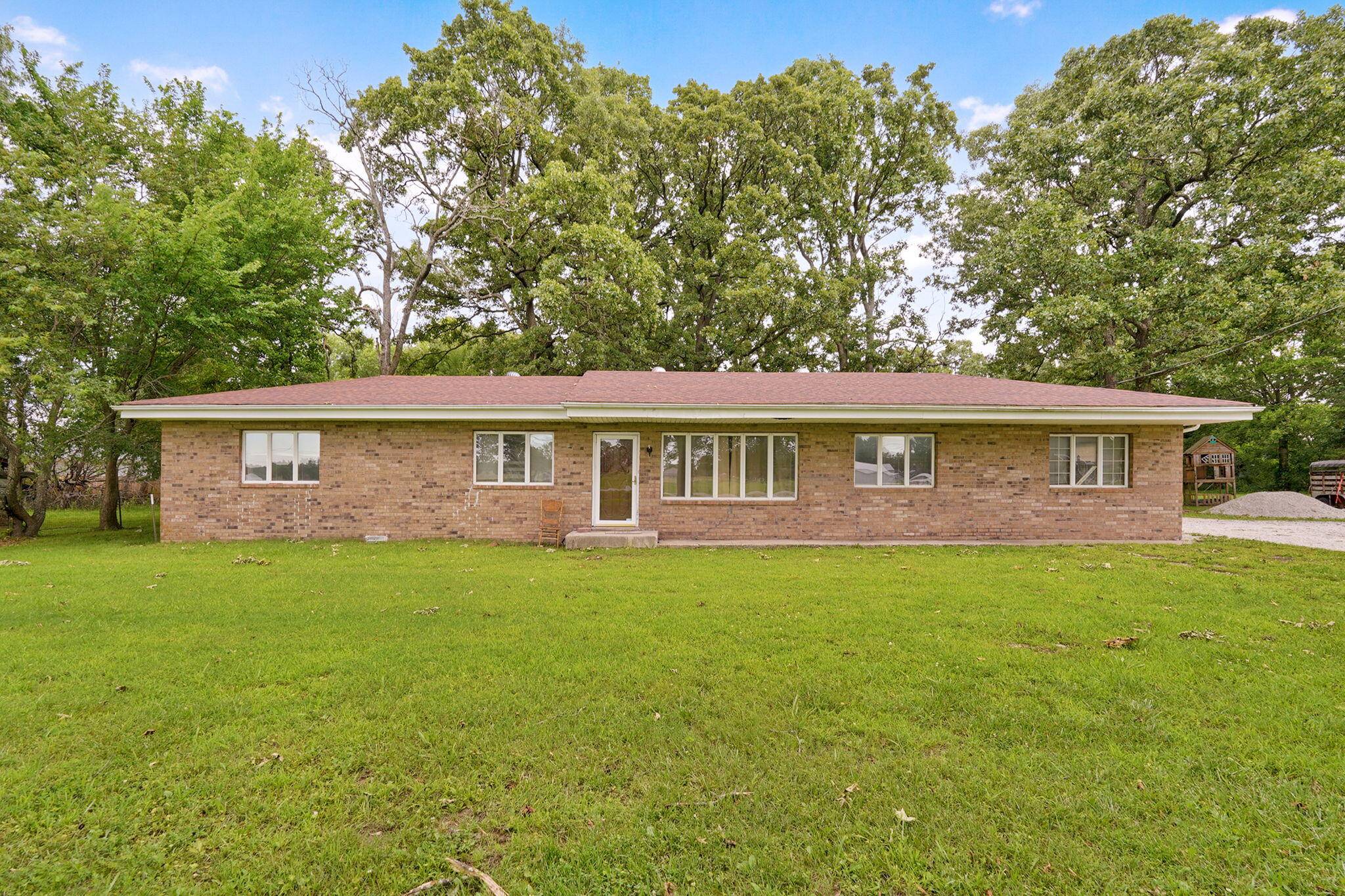 1315 E Church ST, Aurora, MO 65605