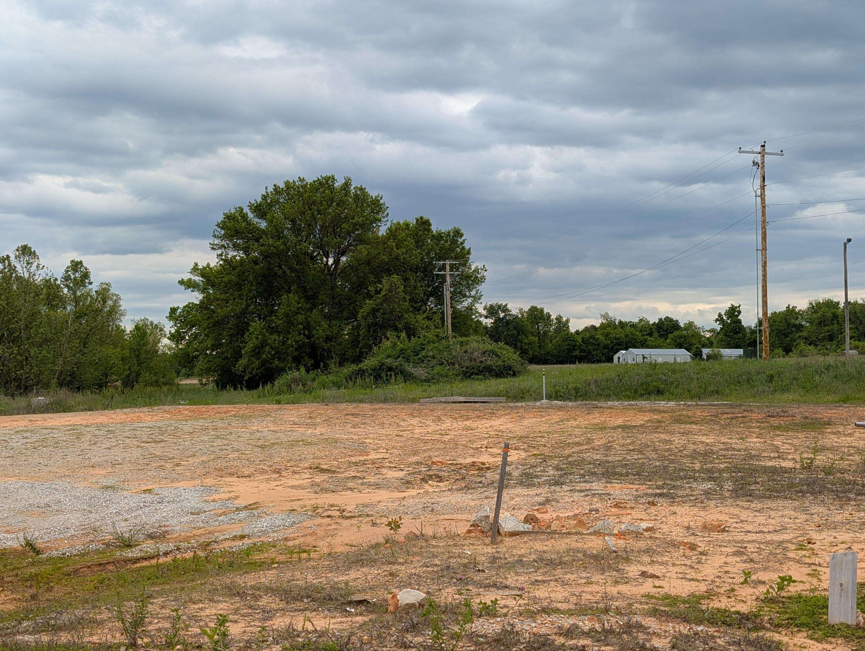 640 E Aldrich RD, Bolivar, MO 65613