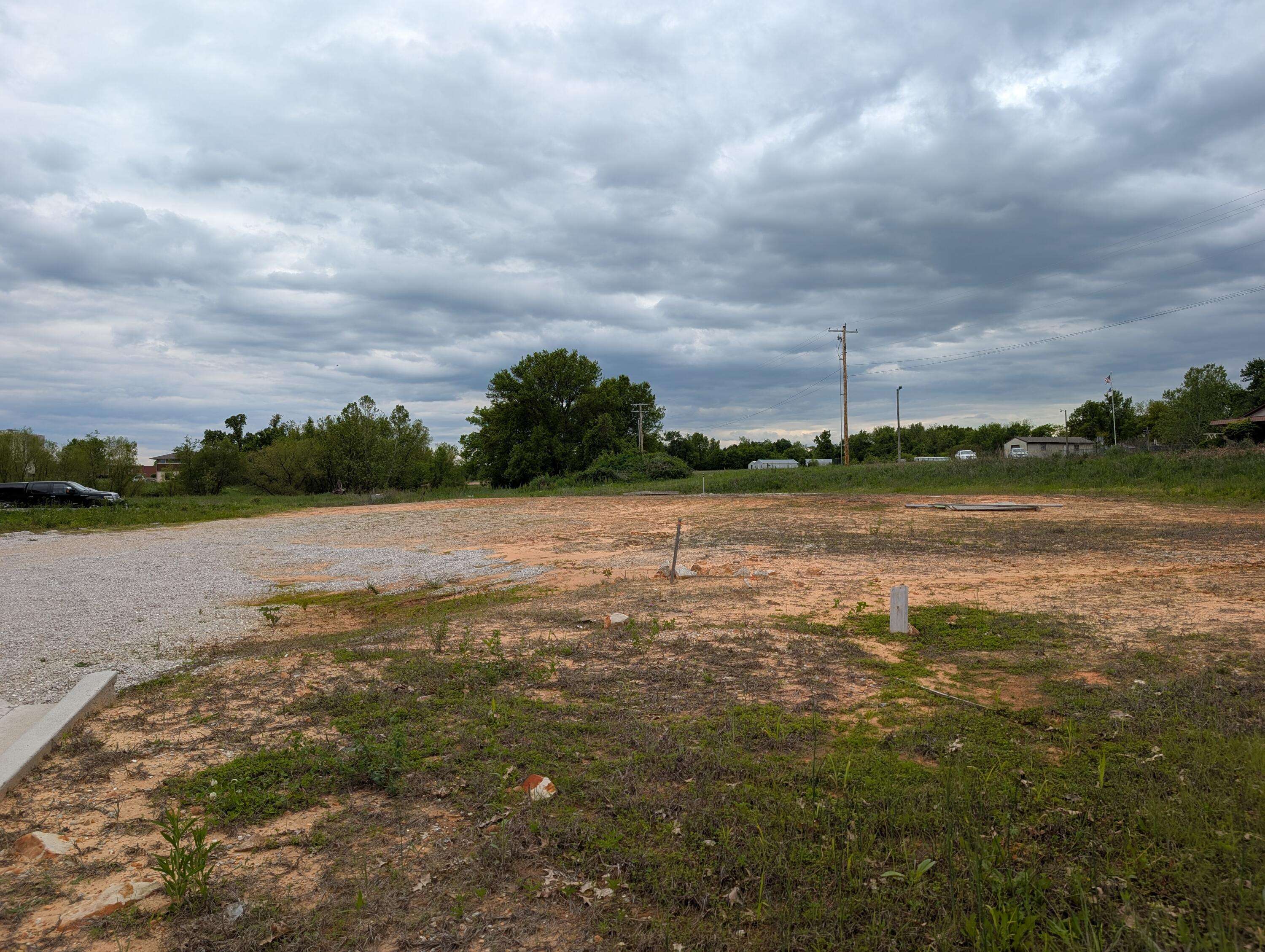 640 E Aldrich RD, Bolivar, MO 65613