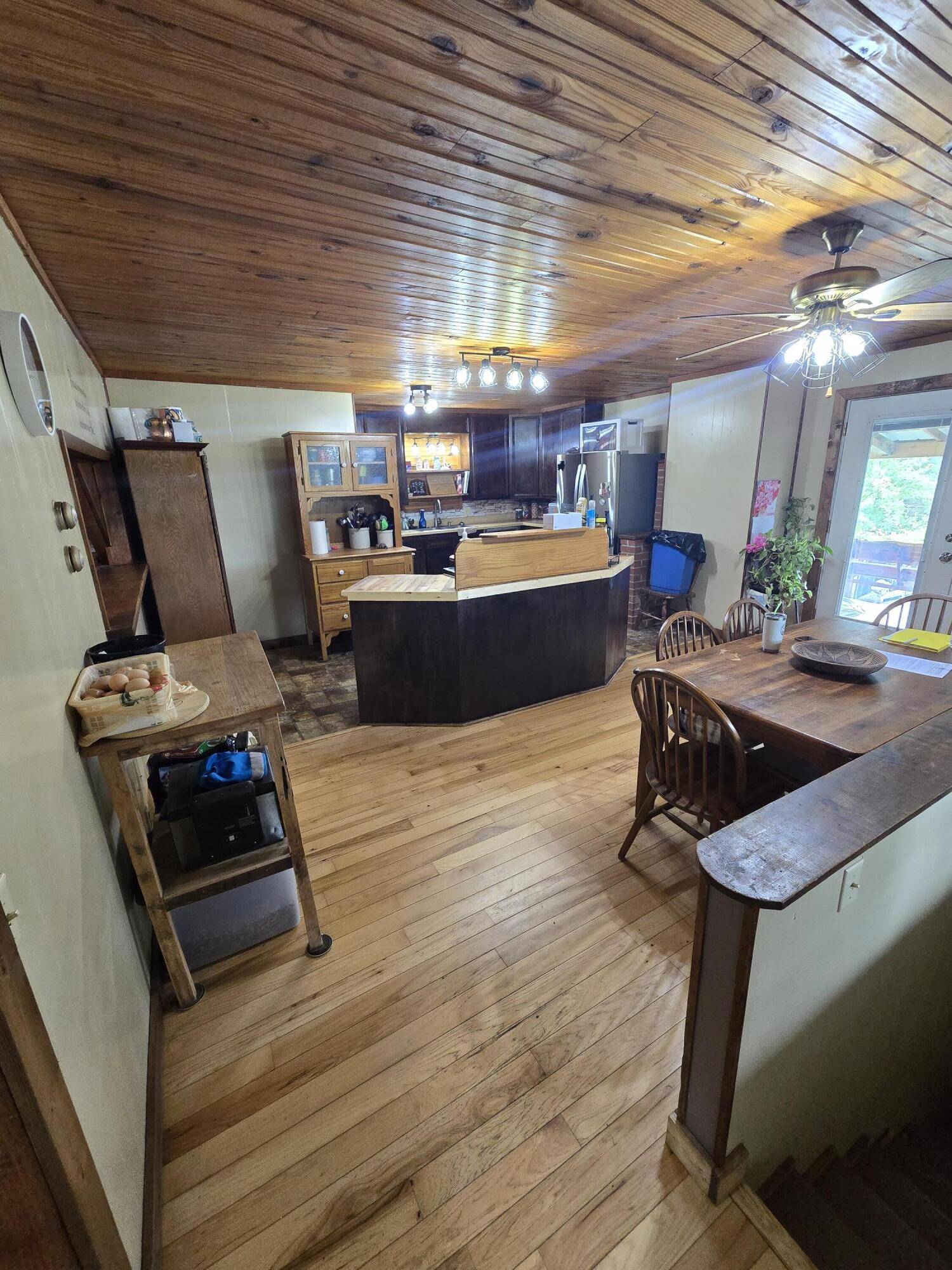 6405 State Route Mm, Birch Tree, MO 65438