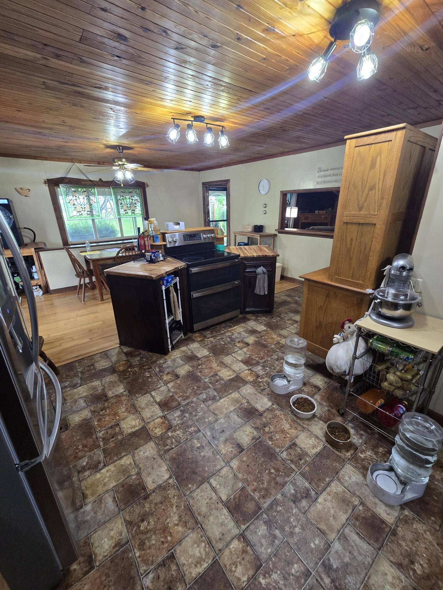 6405 State Route Mm, Birch Tree, MO 65438