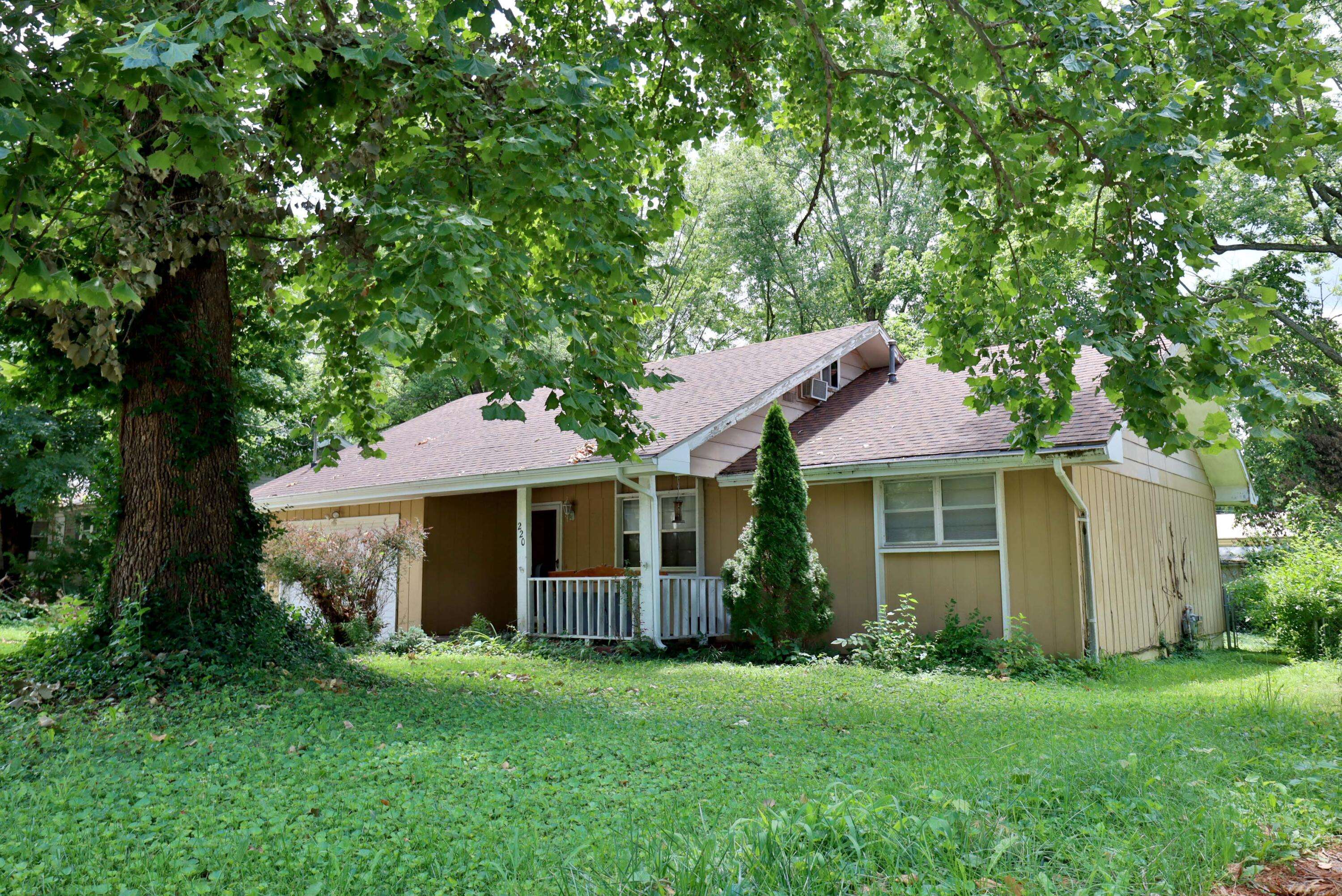 220 E Berkeley ST, Springfield, MO 65807