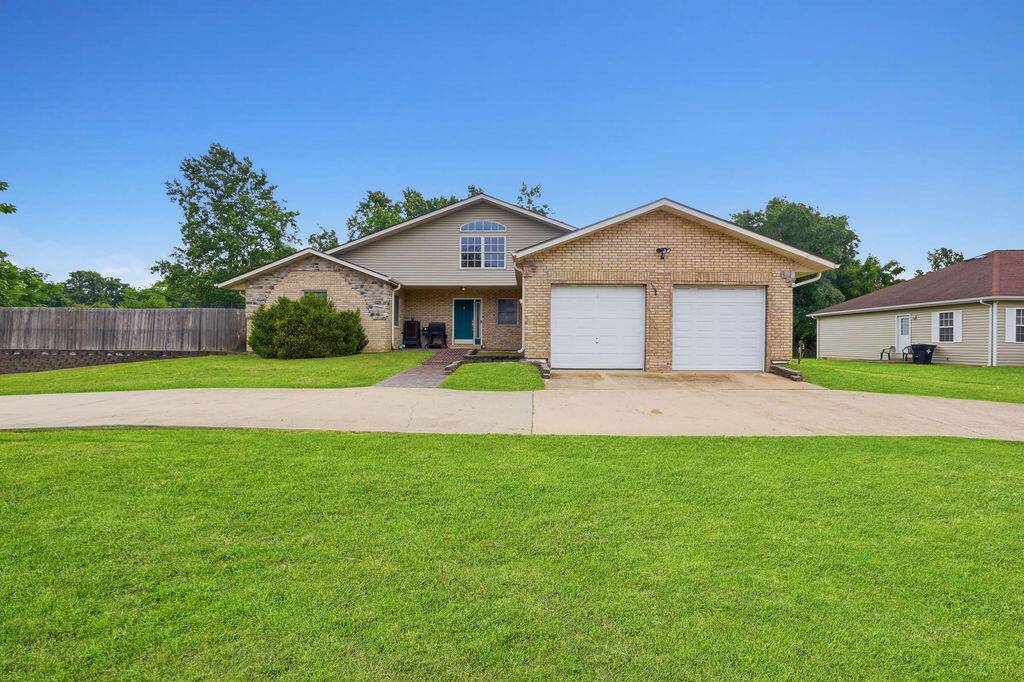 1184 N Howell AVE, West Plains, MO 65775
