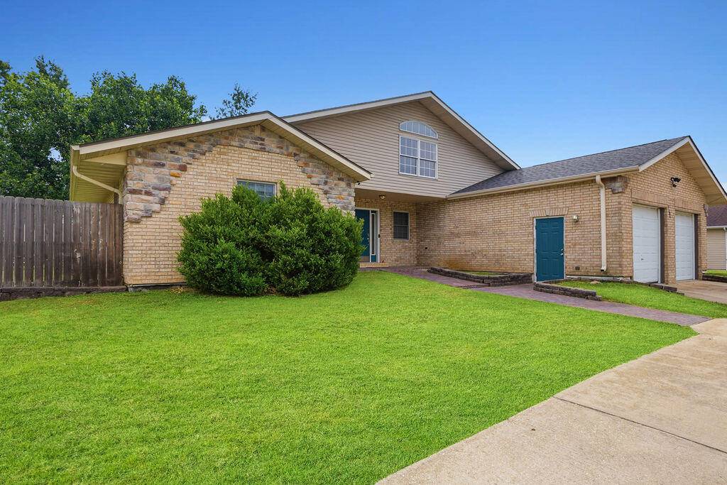 1184 N Howell AVE, West Plains, MO 65775