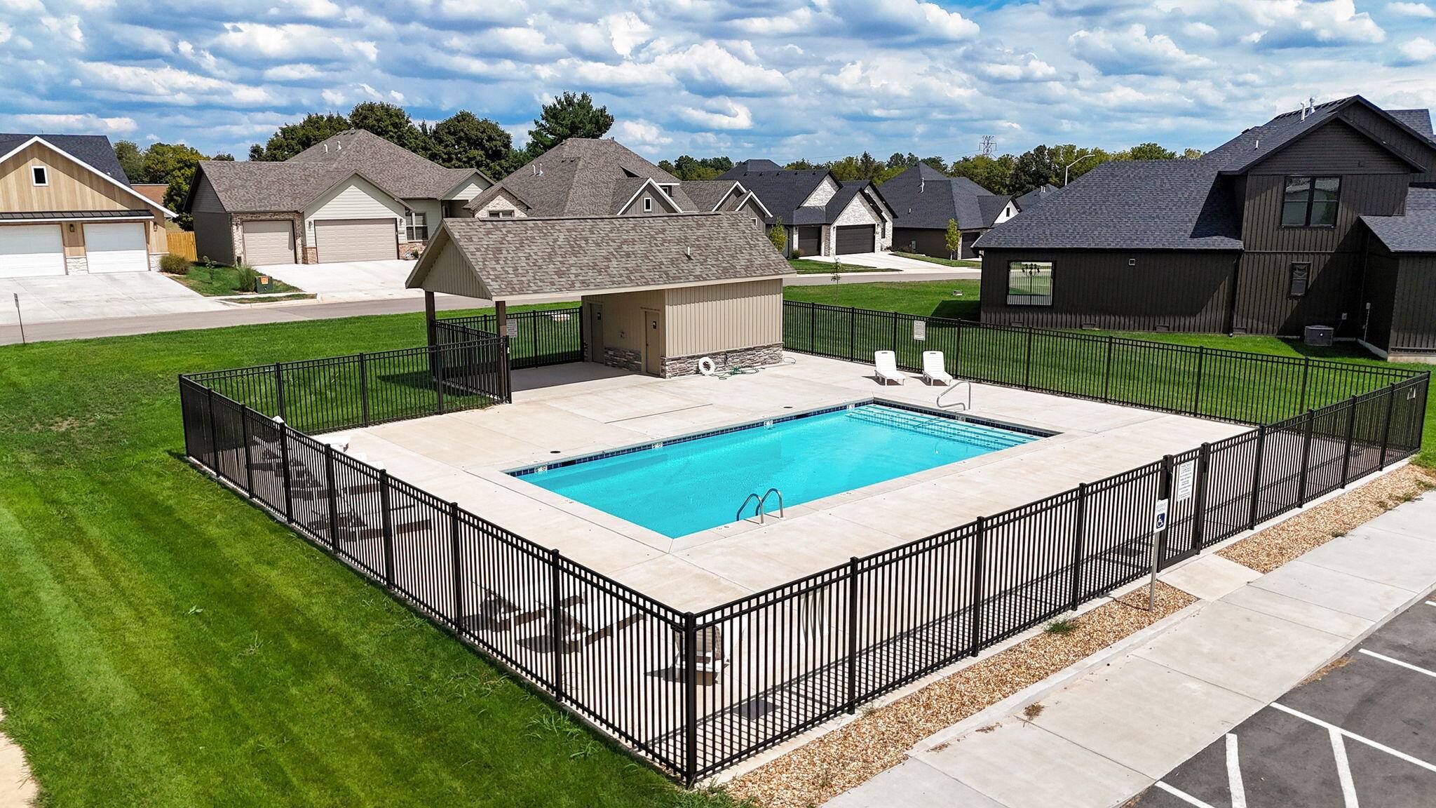 4960 S Sycamore AVE, Springfield, MO 65810