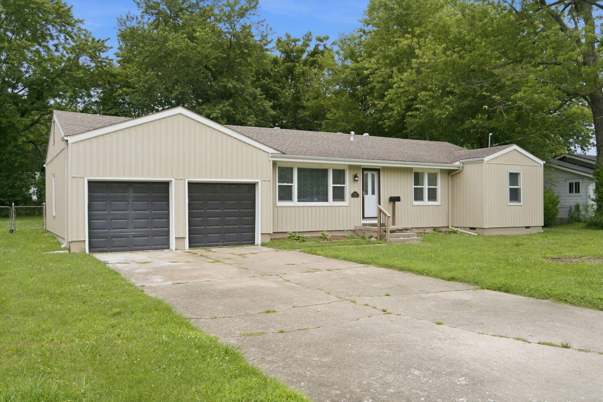 1259 E Berkeley ST, Springfield, MO 65804