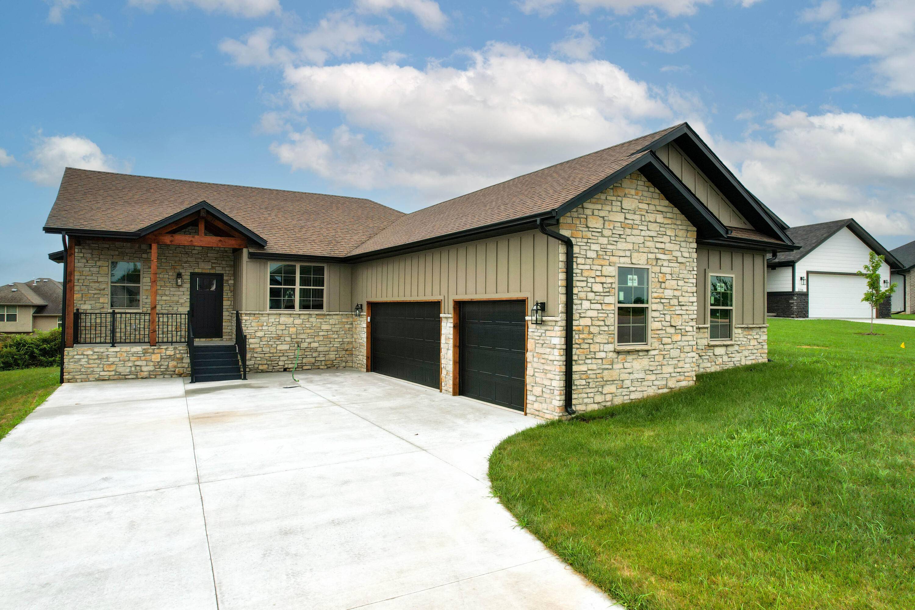 2214 W Braxton CT, Ozark, MO 65721