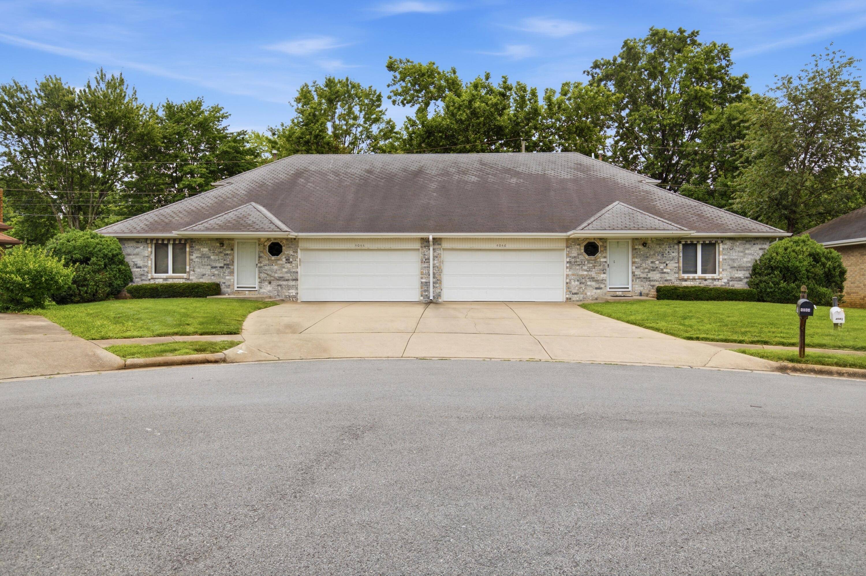 4044  4046 S Miranda CT, Springfield, MO 65807