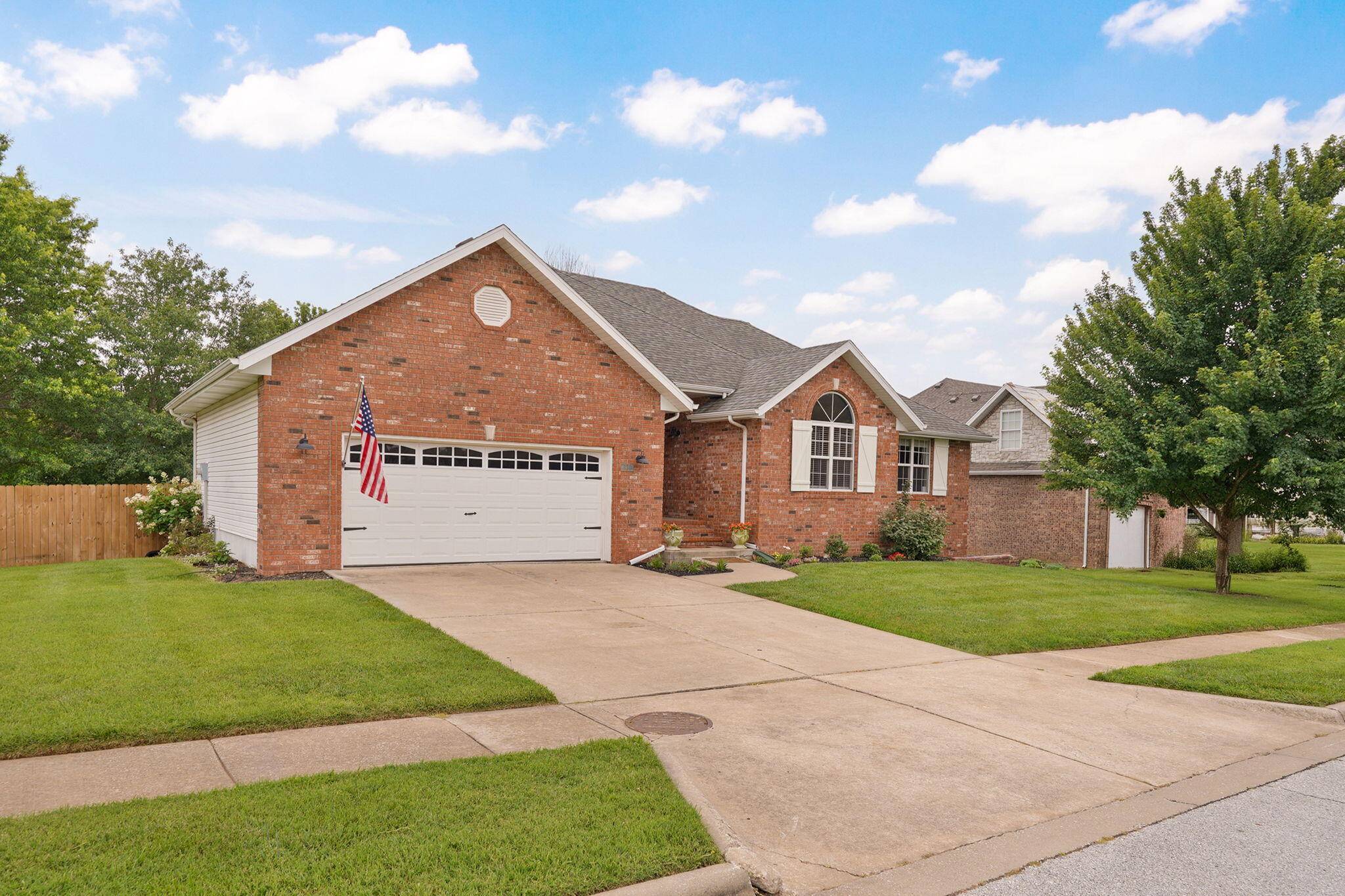 830 E Rachael DR, Republic, MO 65738