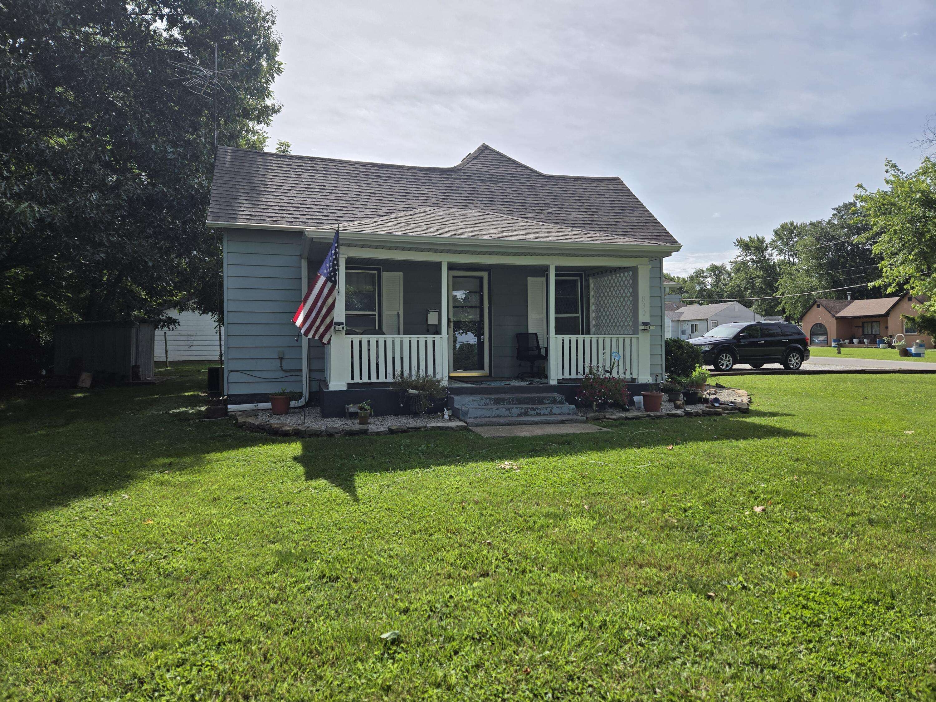 830 S Park AVE, Aurora, MO 65605