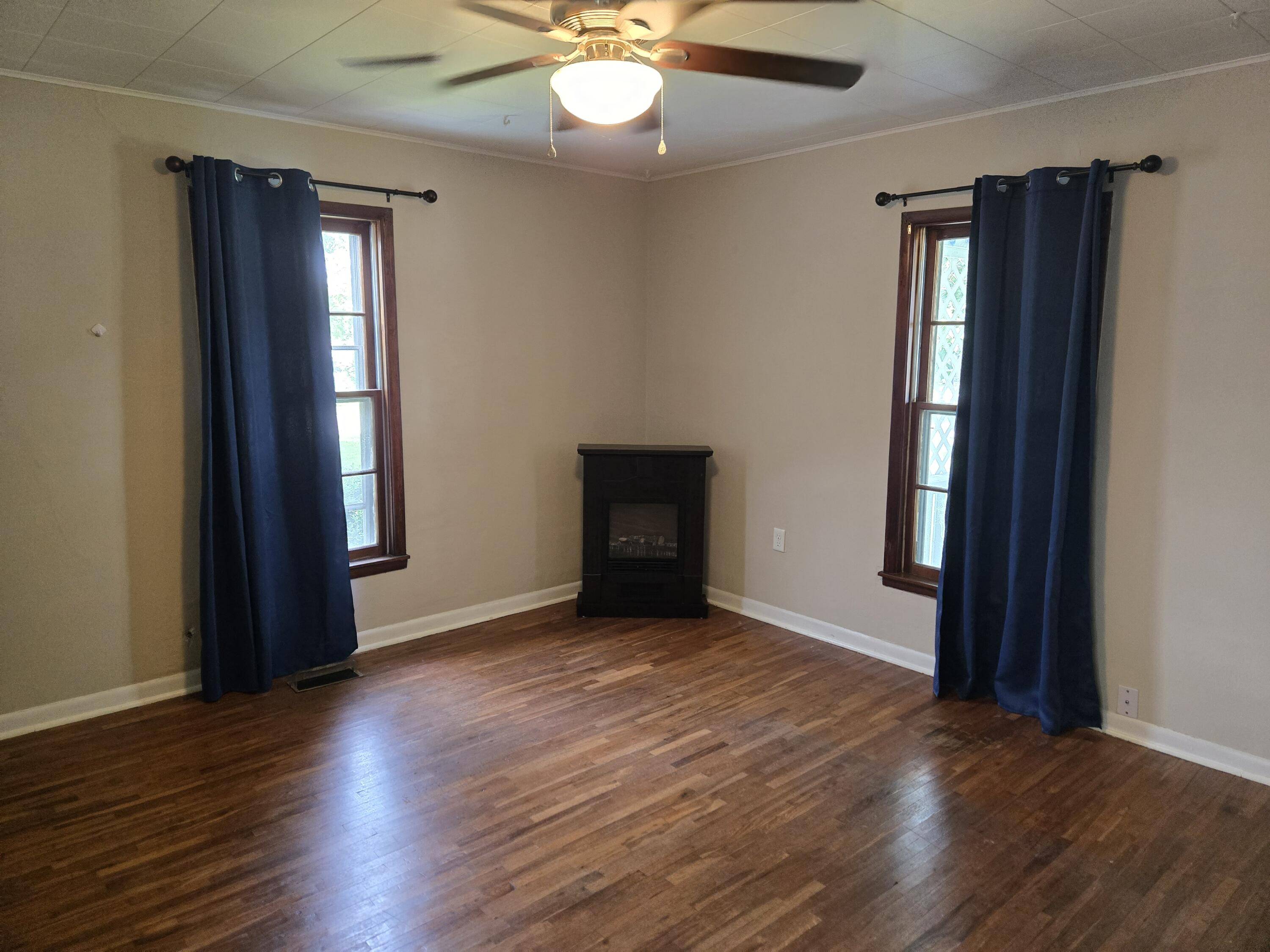 830 S Park AVE, Aurora, MO 65605