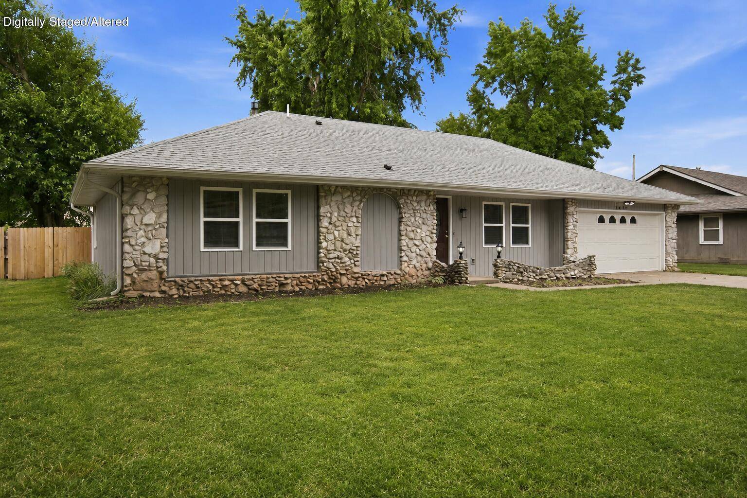 3815 S Queens CT, Springfield, MO 65807
