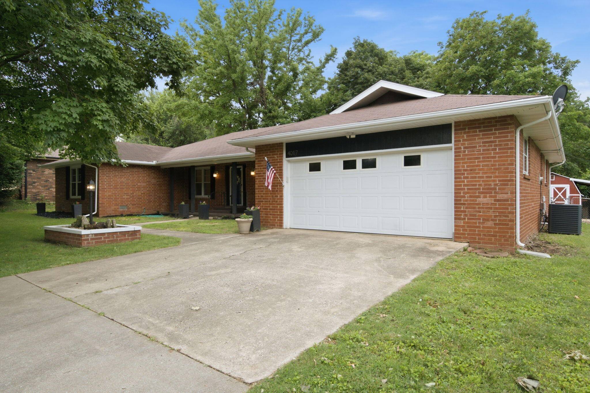 4017 S Fairway AVE, Springfield, MO 65804