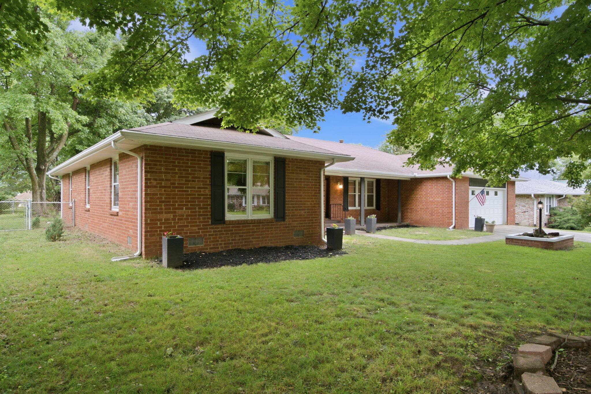 4017 S Fairway AVE, Springfield, MO 65804