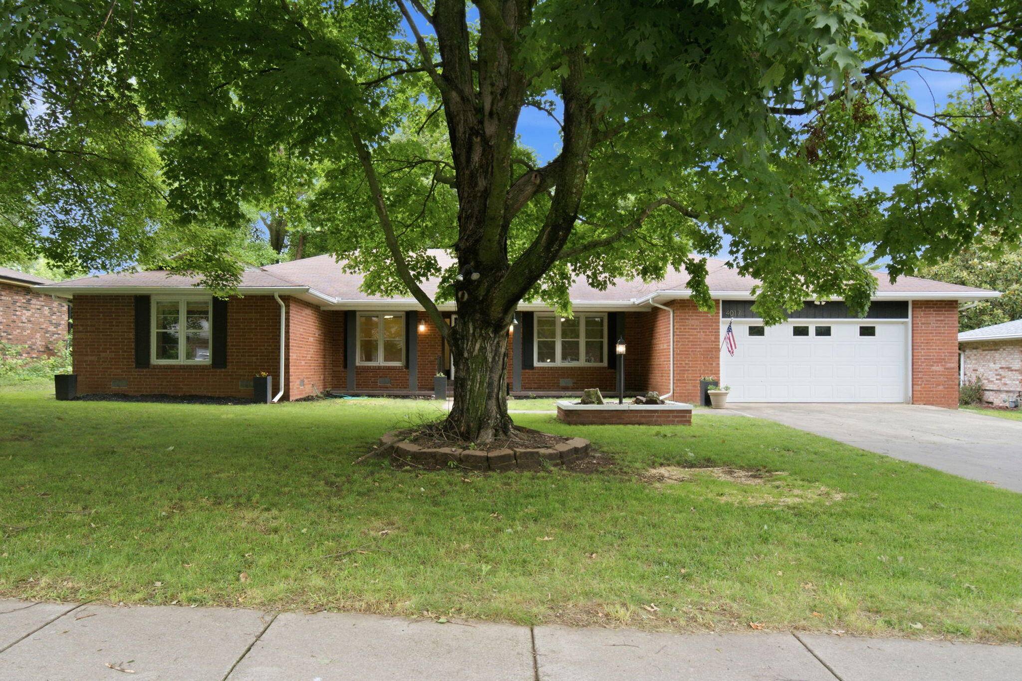 4017 S Fairway AVE, Springfield, MO 65804