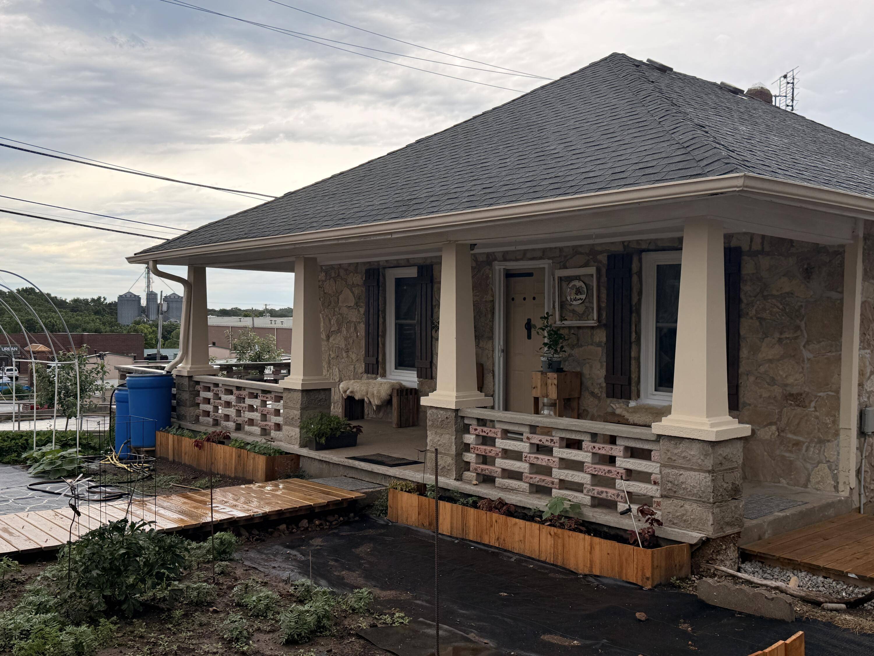 112 S High ST, Stockton, MO 65785