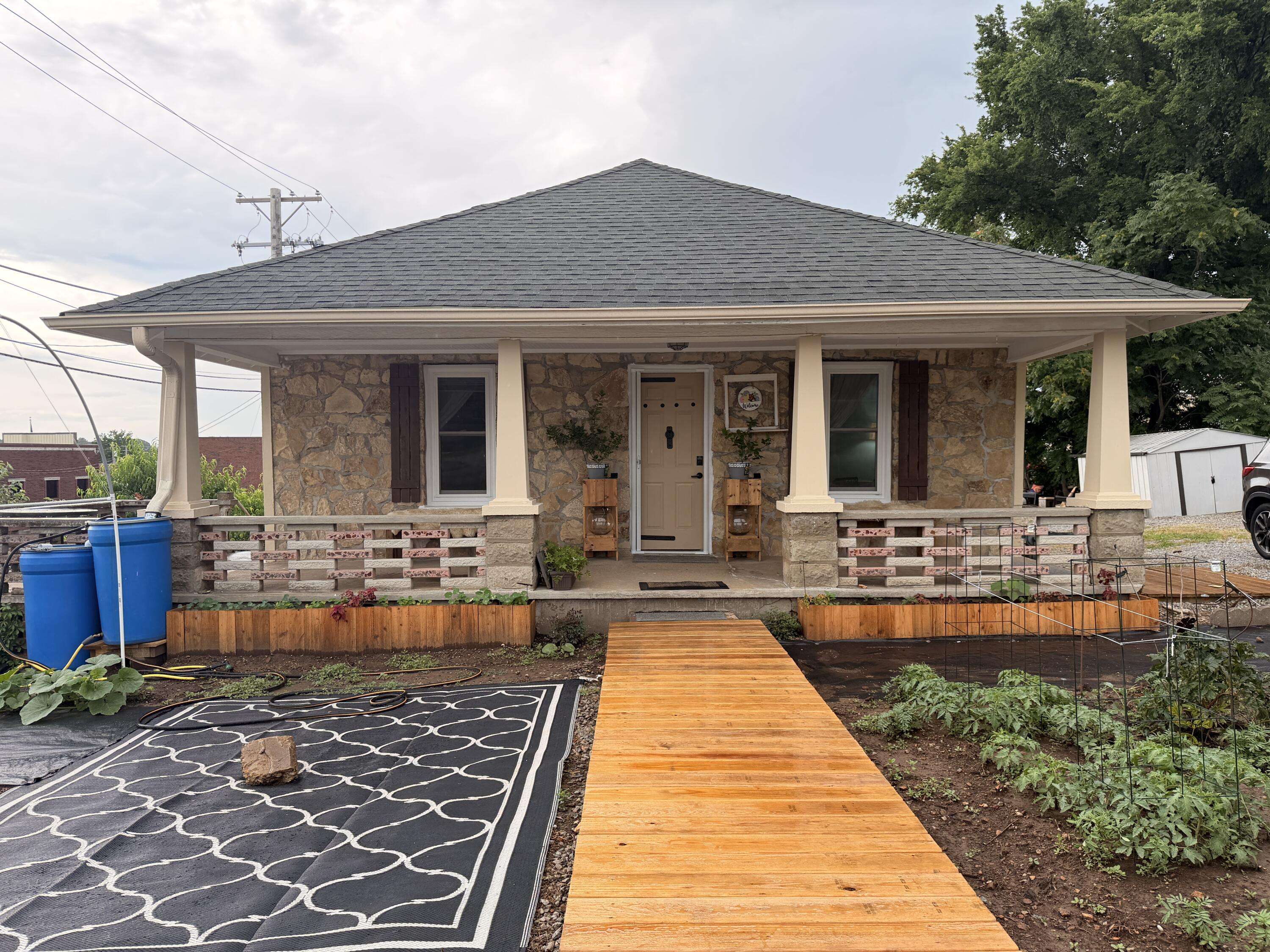112 S High ST, Stockton, MO 65785