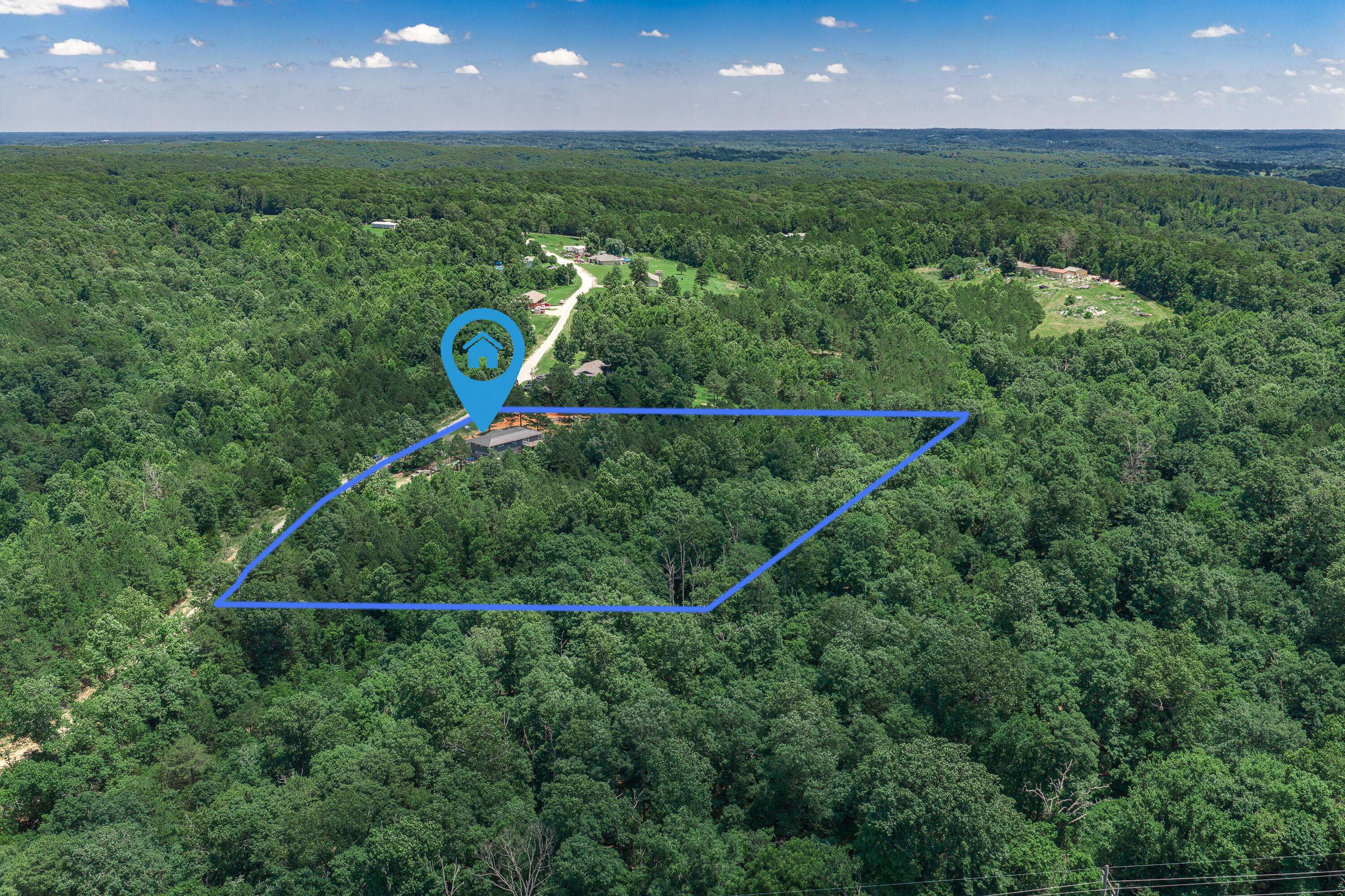303 Pleasant View LN, Pineville, MO 64856