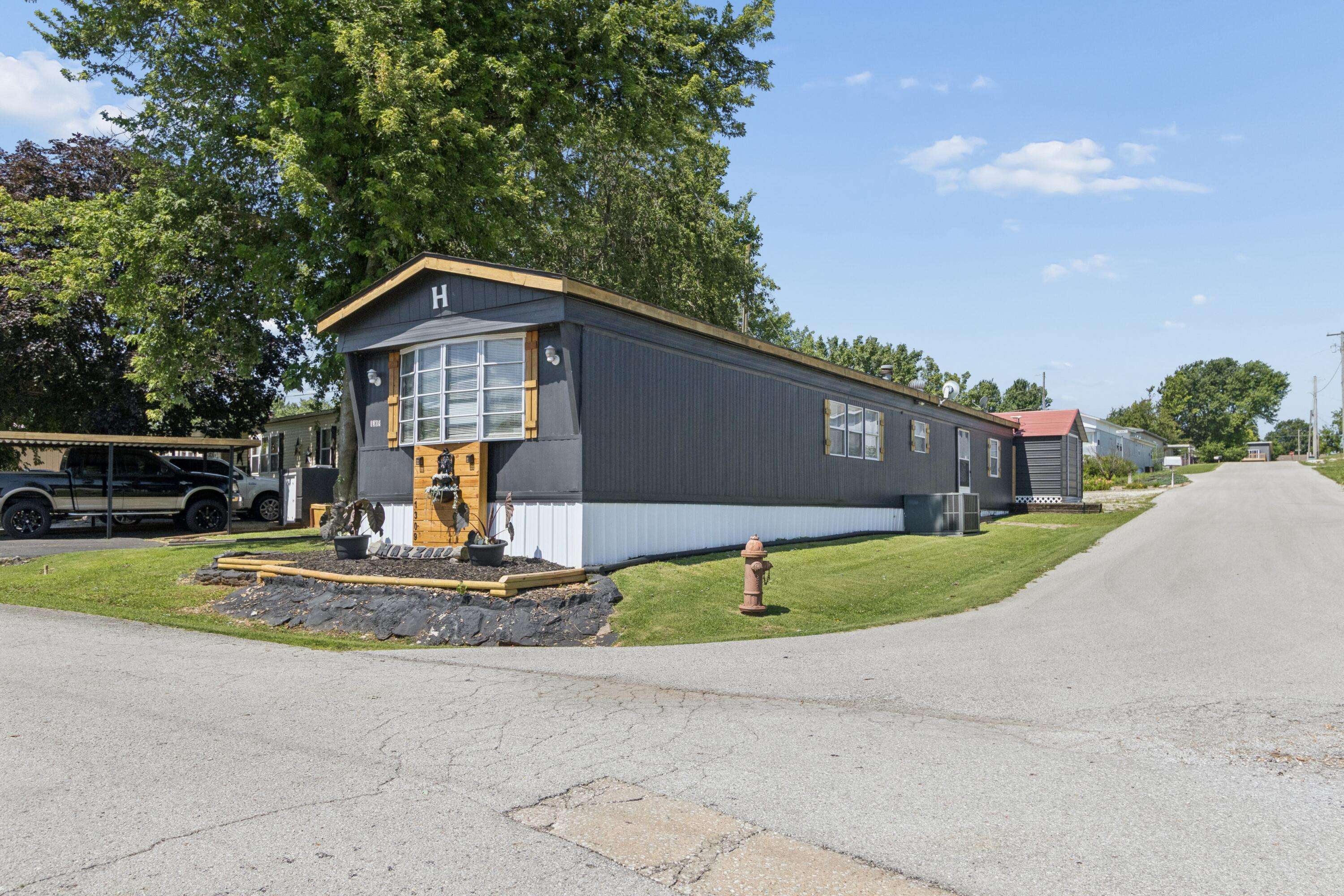 1309 Lucinda LN, Stockton, MO 65785