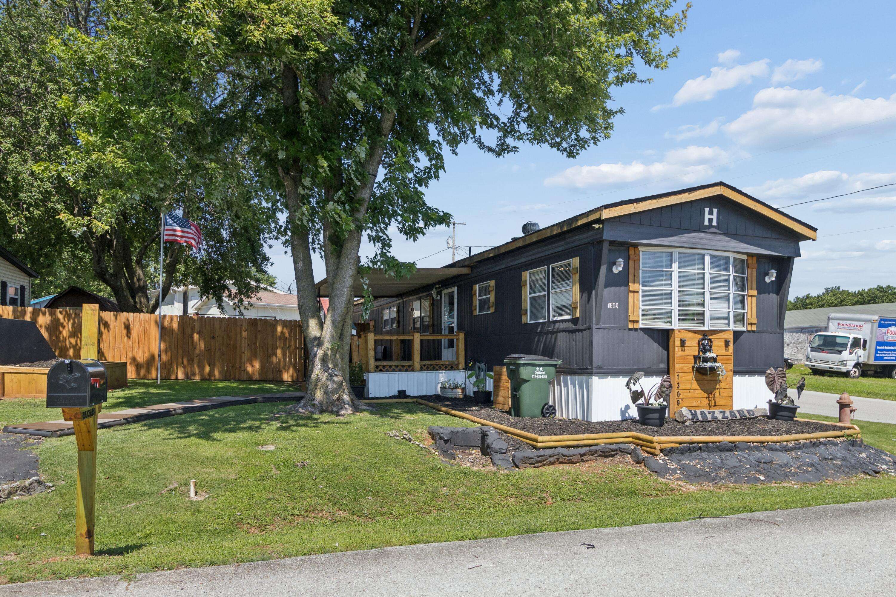 1309 Lucinda LN, Stockton, MO 65785