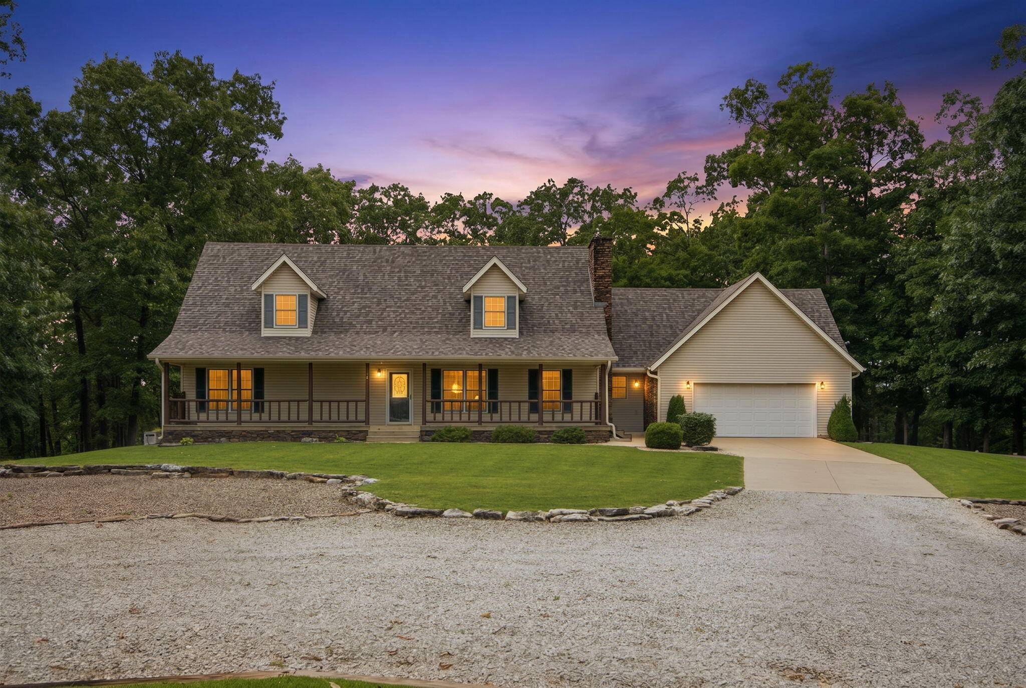 997 Camp Creek RD, Highlandville, MO 65669