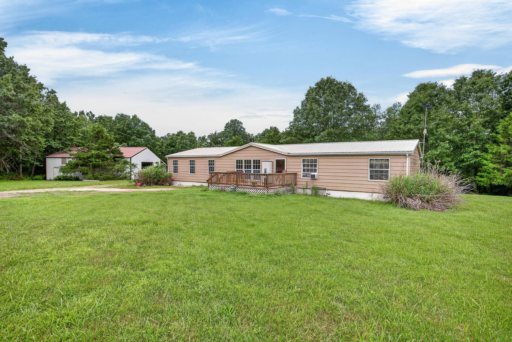 5500 Hardrock RD, Hartville, MO 65667