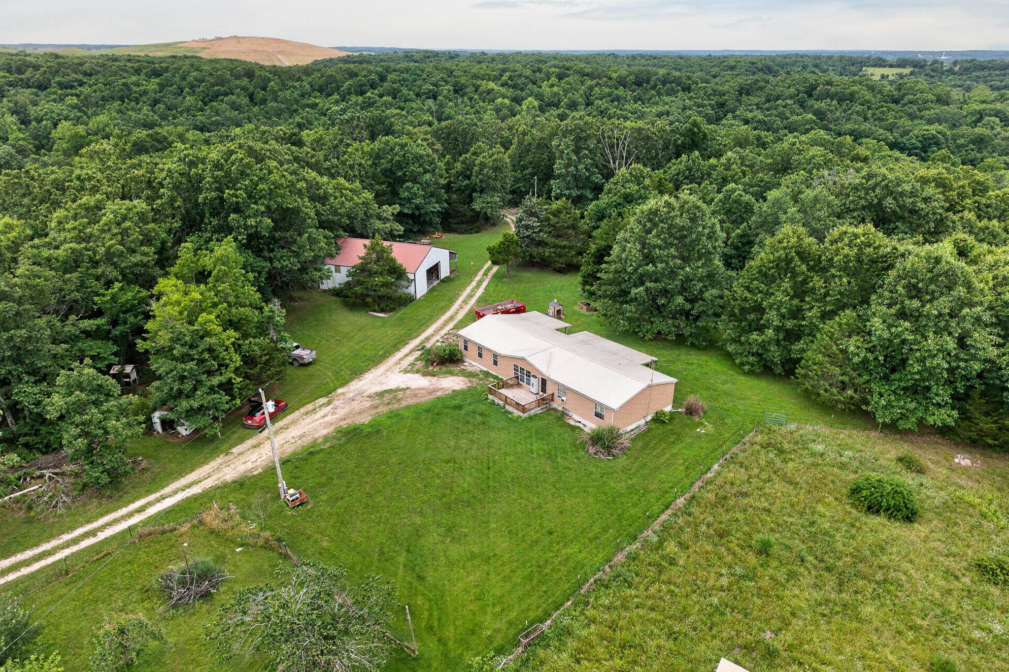 5500 Hardrock RD, Hartville, MO 65667