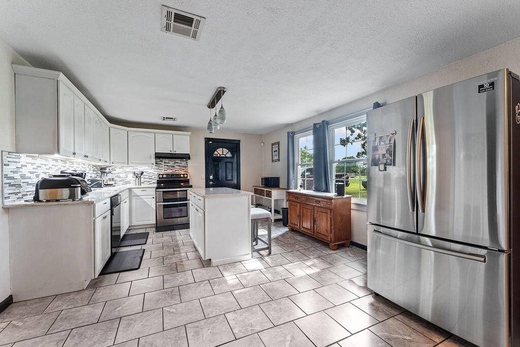 19150 Hereford RD, Neosho, MO 64850
