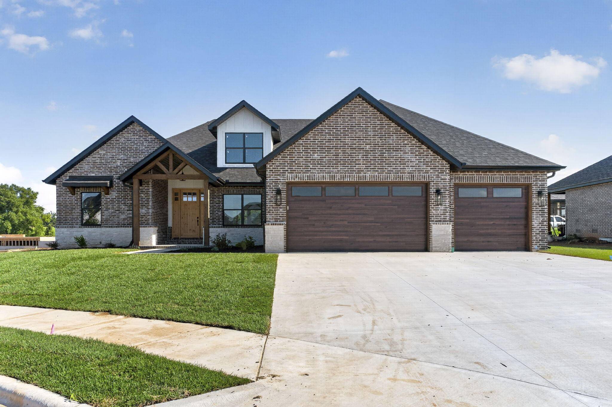 1749 E Skyline, Ozark, MO 65721