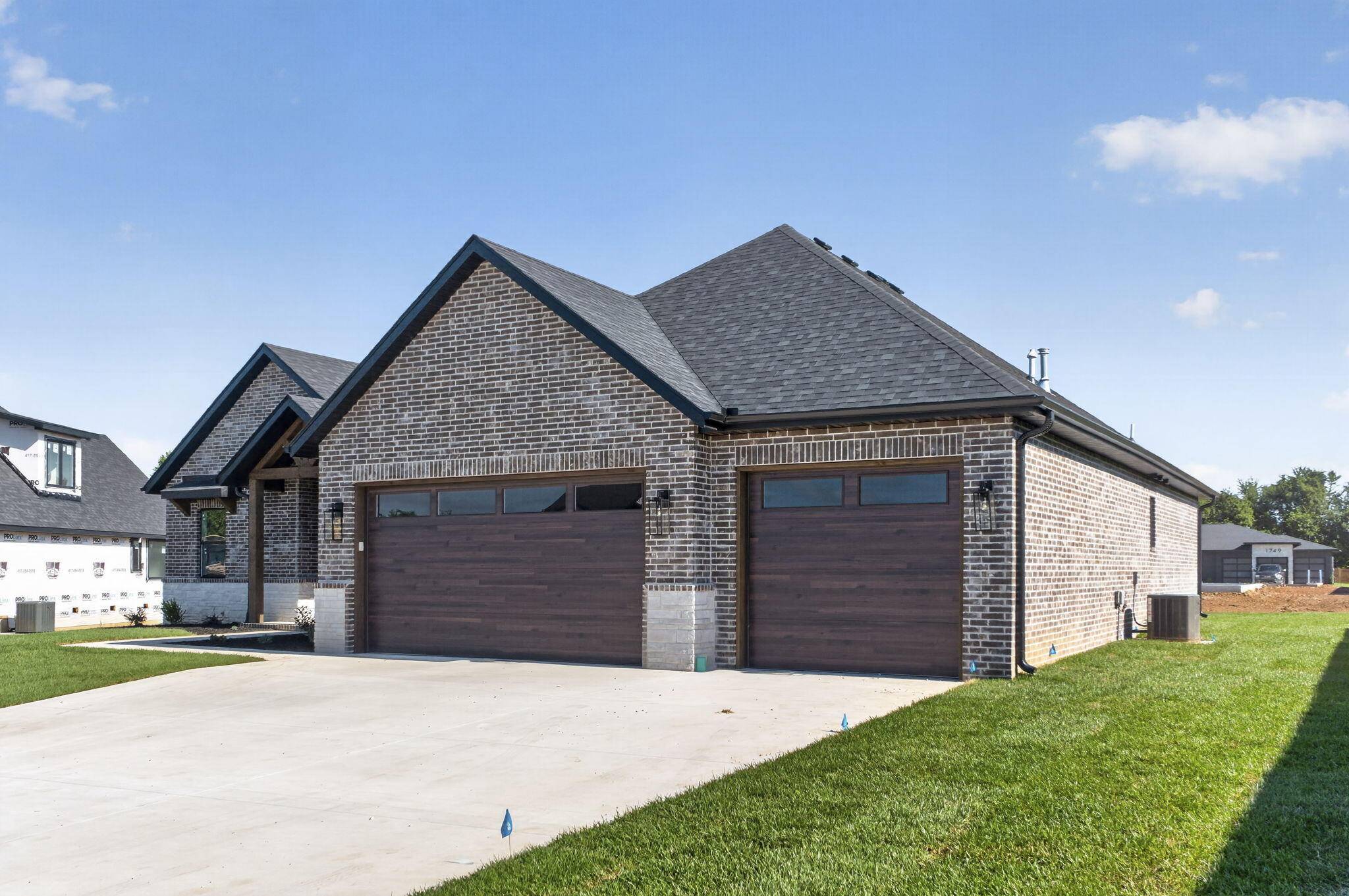 1749 E Skyline, Ozark, MO 65721