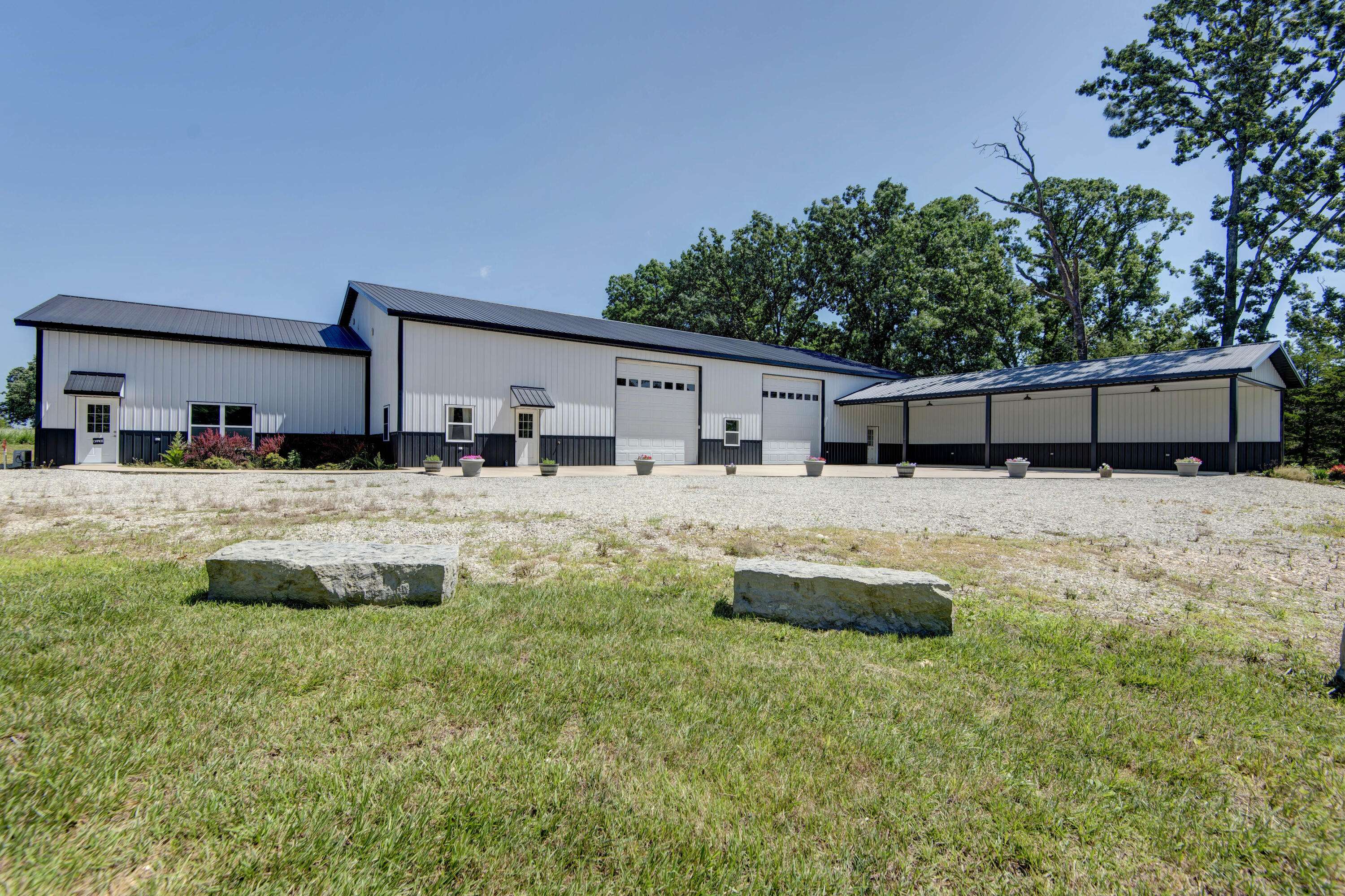 2210 Diggins RD, Seymour, MO 65746