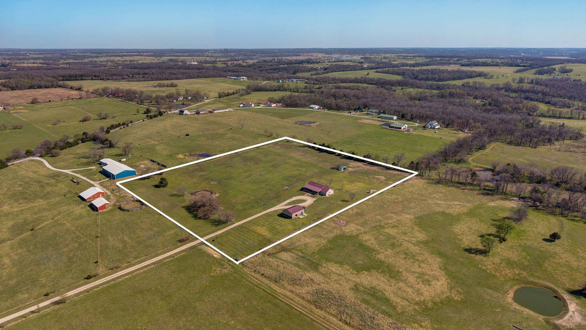 13731 Lawrence 2170, Aurora, MO 65605
