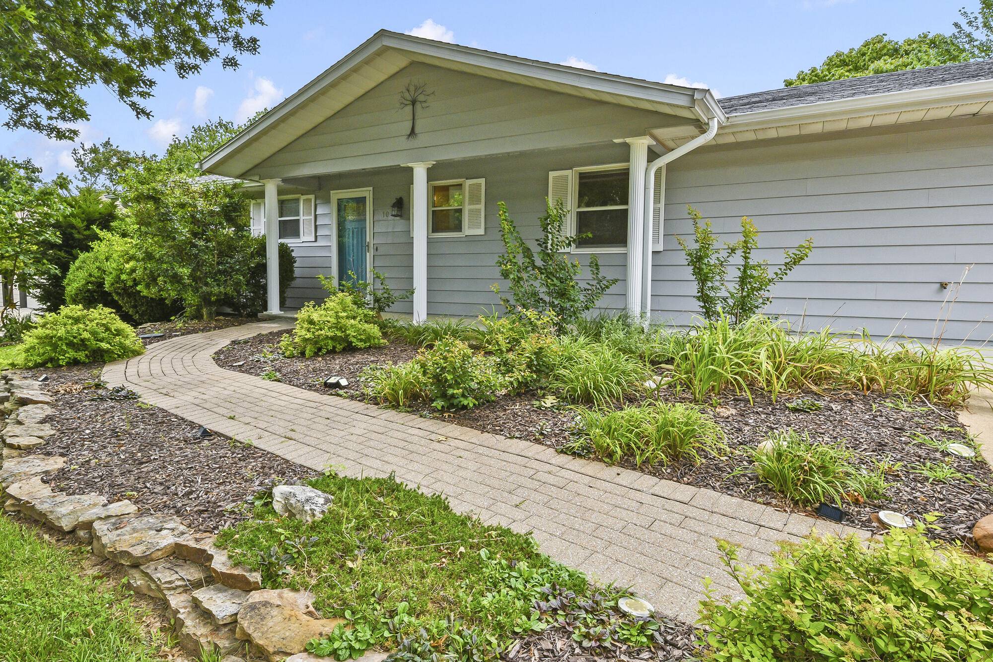 10 Midview DR, Kimberling City, MO 65686