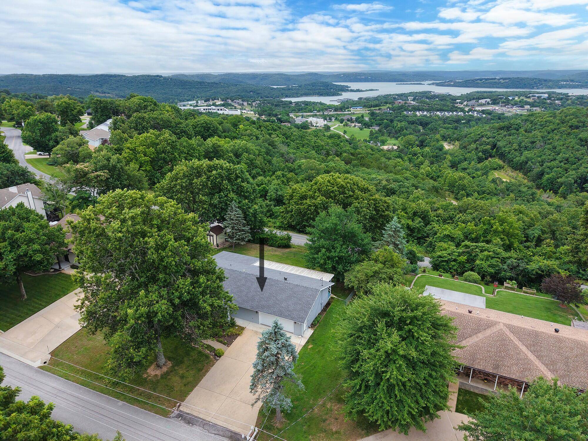 10 Midview DR, Kimberling City, MO 65686