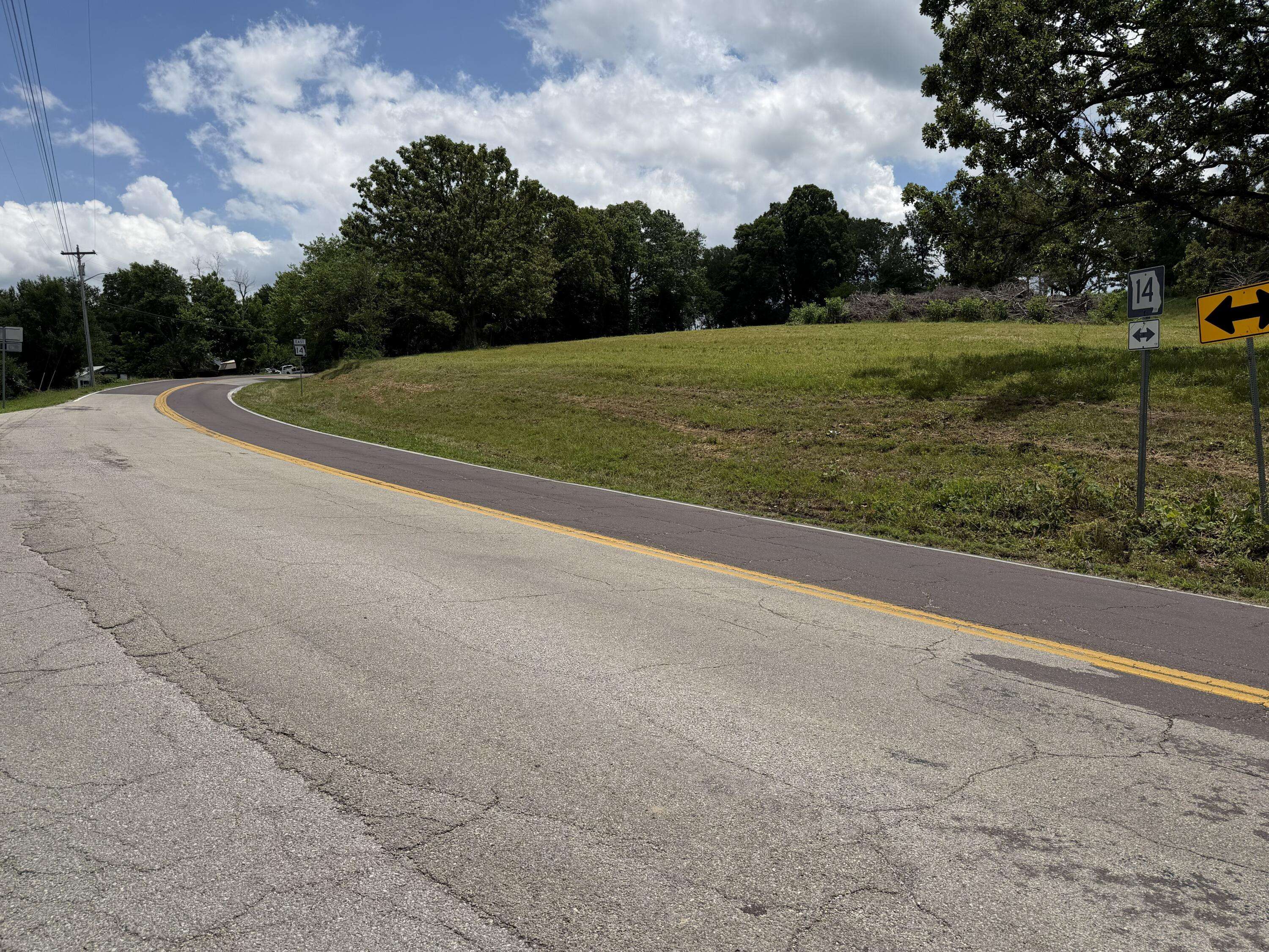 1205 E Washington AVE, Ava, MO 65608