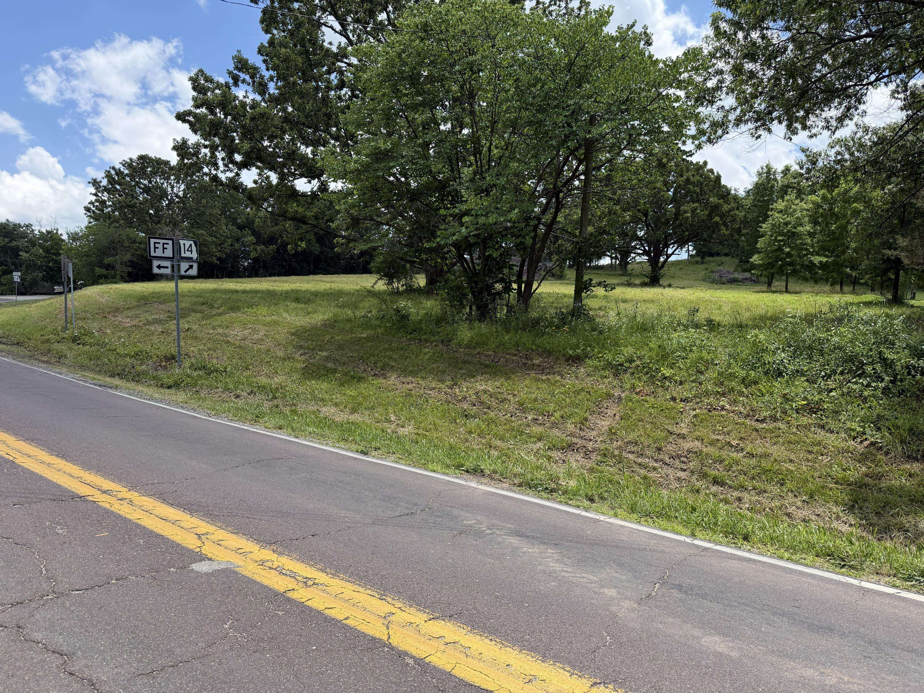 1205 E Washington AVE, Ava, MO 65608