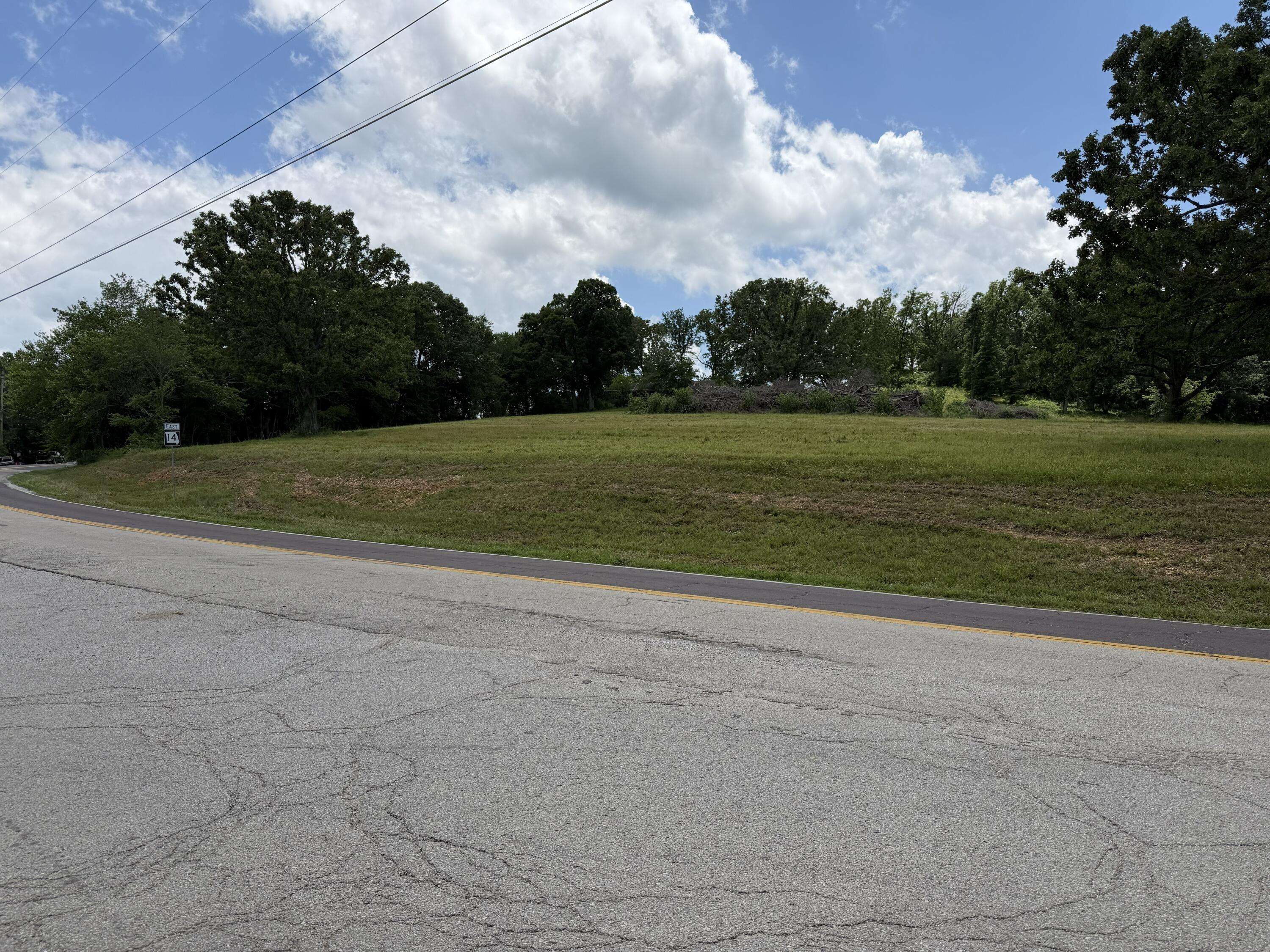 1205 E Washington AVE, Ava, MO 65608