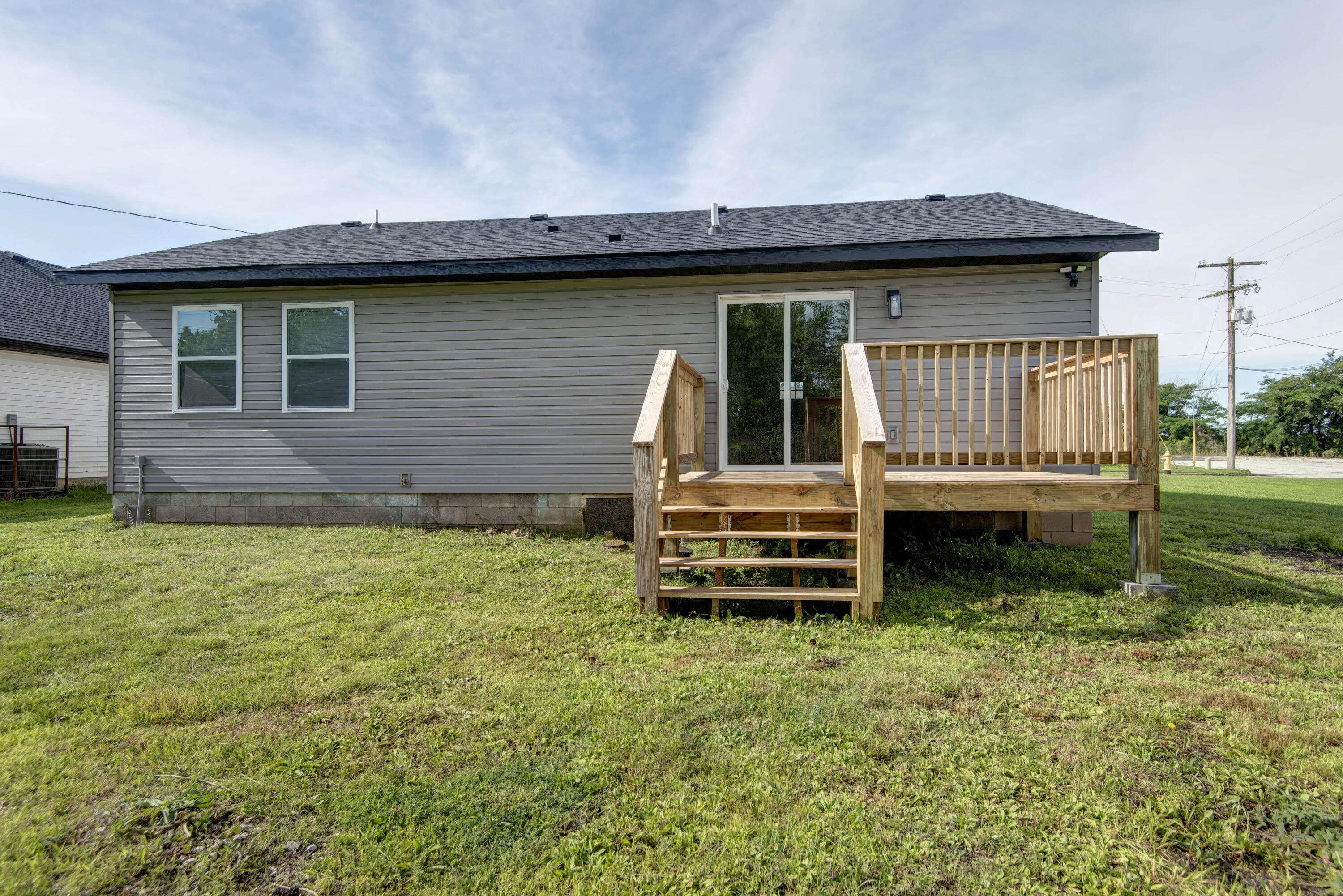 1329 W Chase ST, Springfield, MO 65803